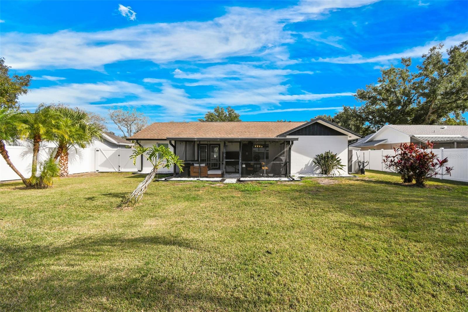 Listing photo id 0 for 1729 Lake Crest Avenue