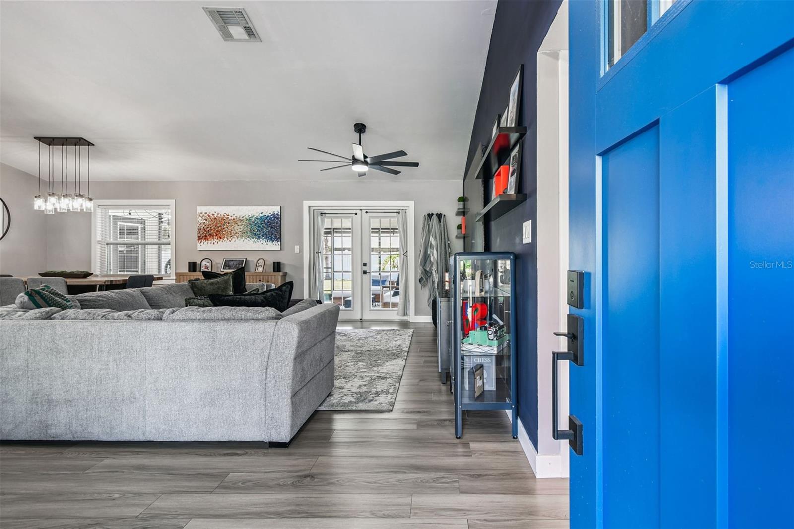 Listing photo id 1 for 1729 Lake Crest Avenue