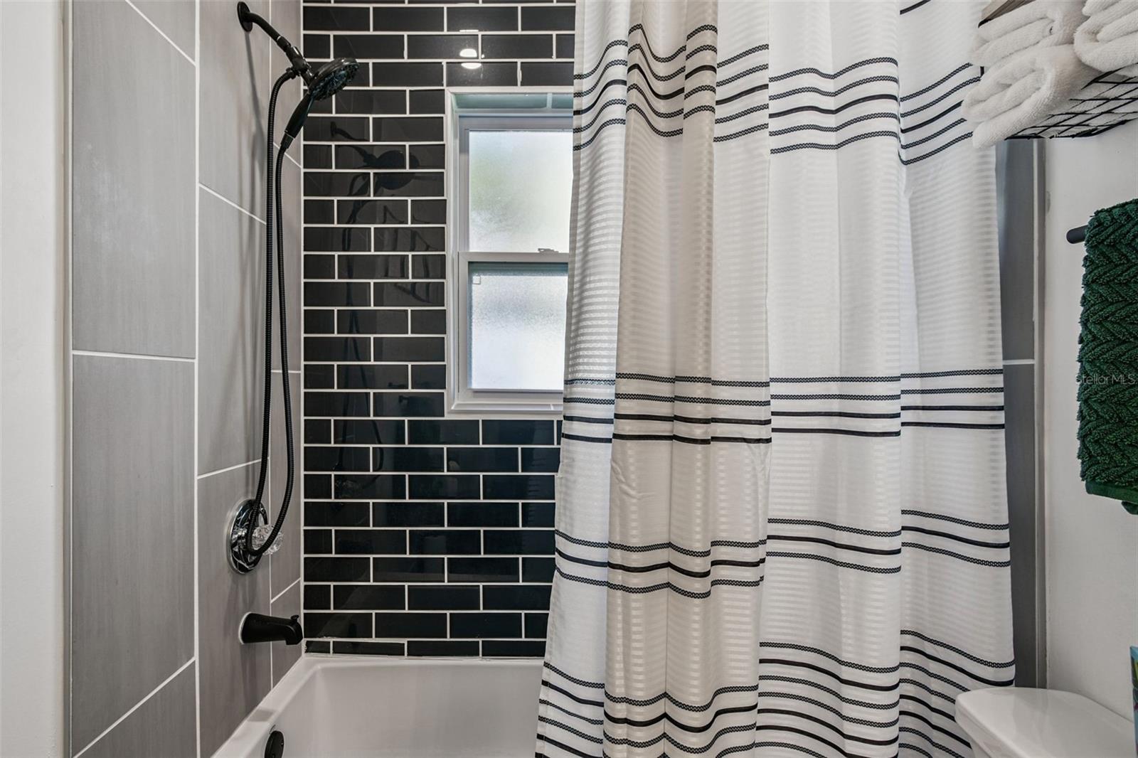 Listing photo id 30 for 1729 Lake Crest Avenue