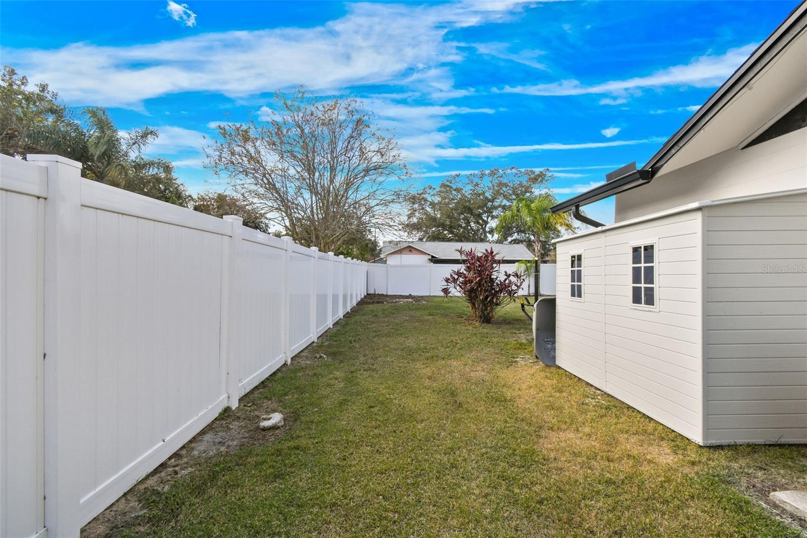 Listing photo id 45 for 1729 Lake Crest Avenue