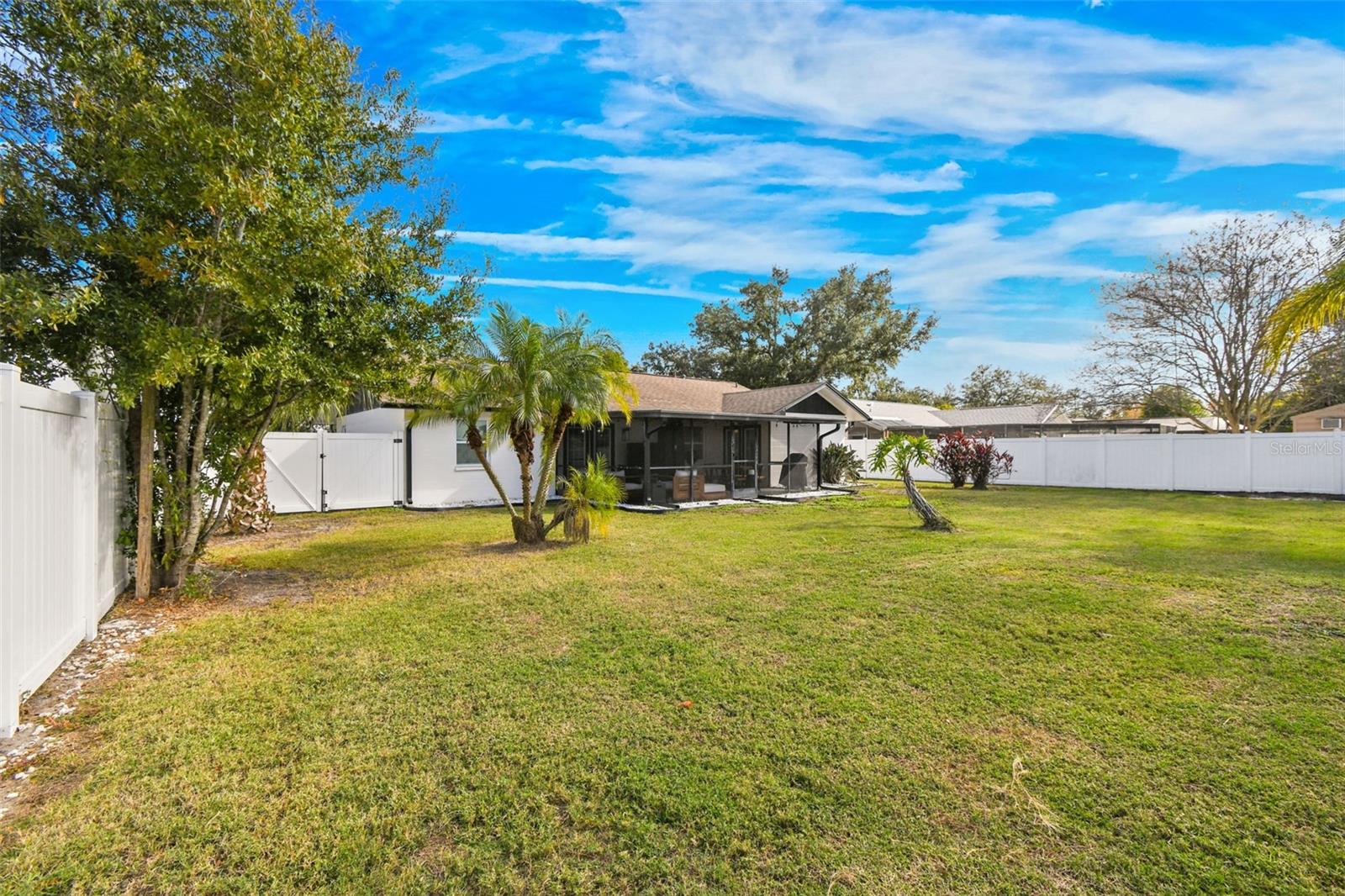 Listing photo id 46 for 1729 Lake Crest Avenue