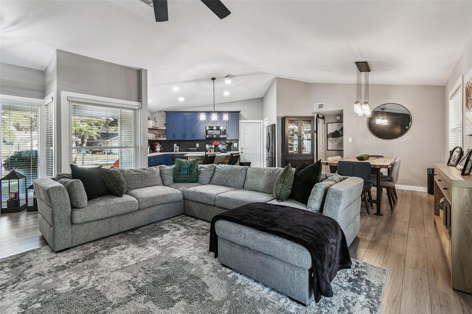 Listing photo id 3 for 1729 Lake Crest Avenue