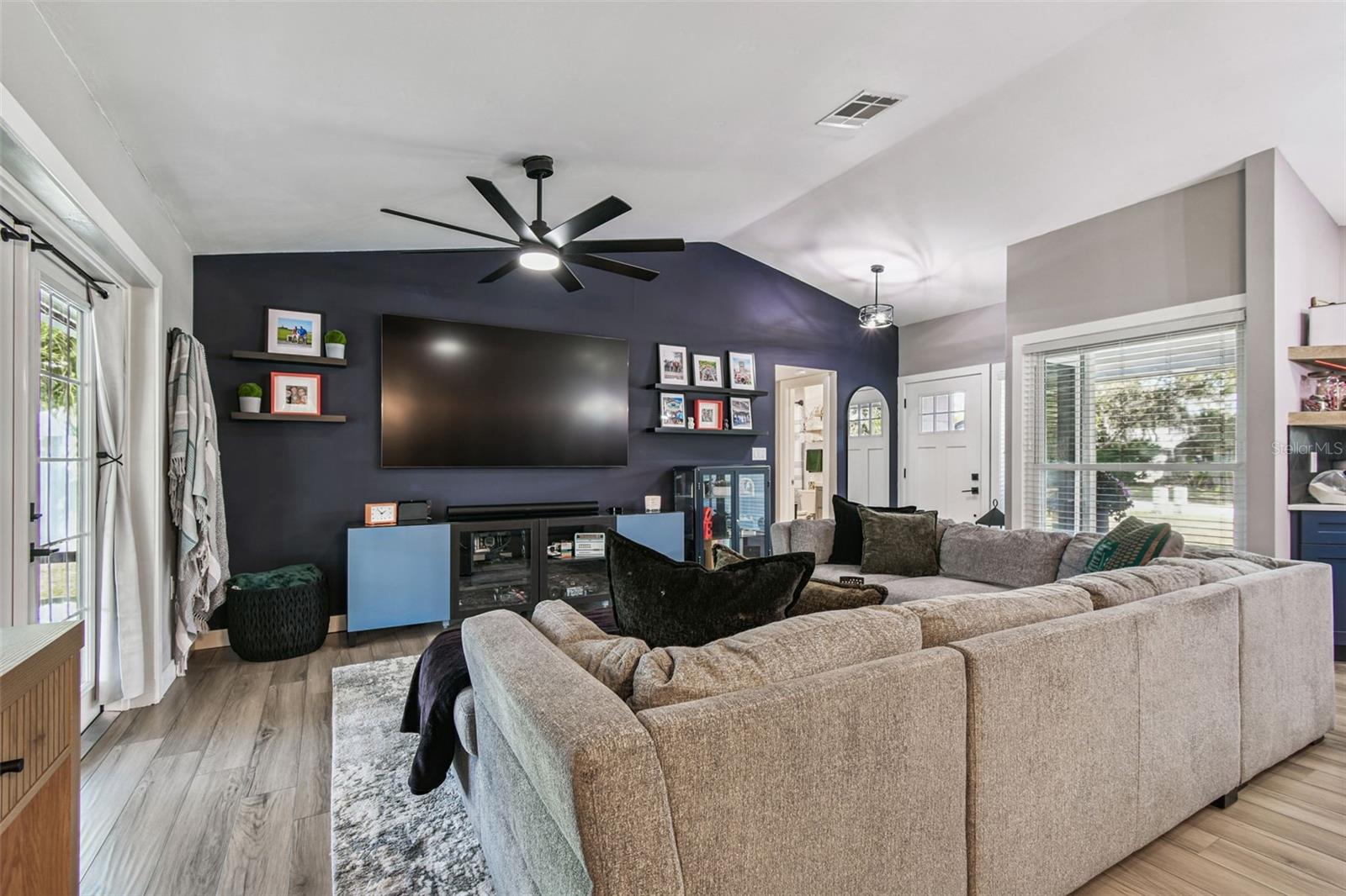 Listing photo id 4 for 1729 Lake Crest Avenue