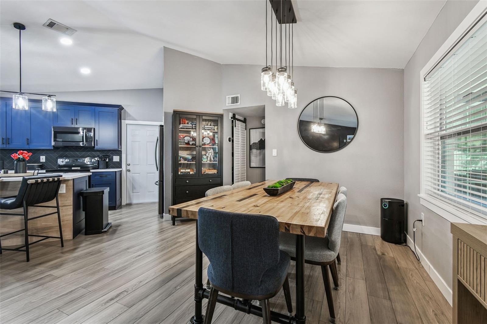 Listing photo id 7 for 1729 Lake Crest Avenue