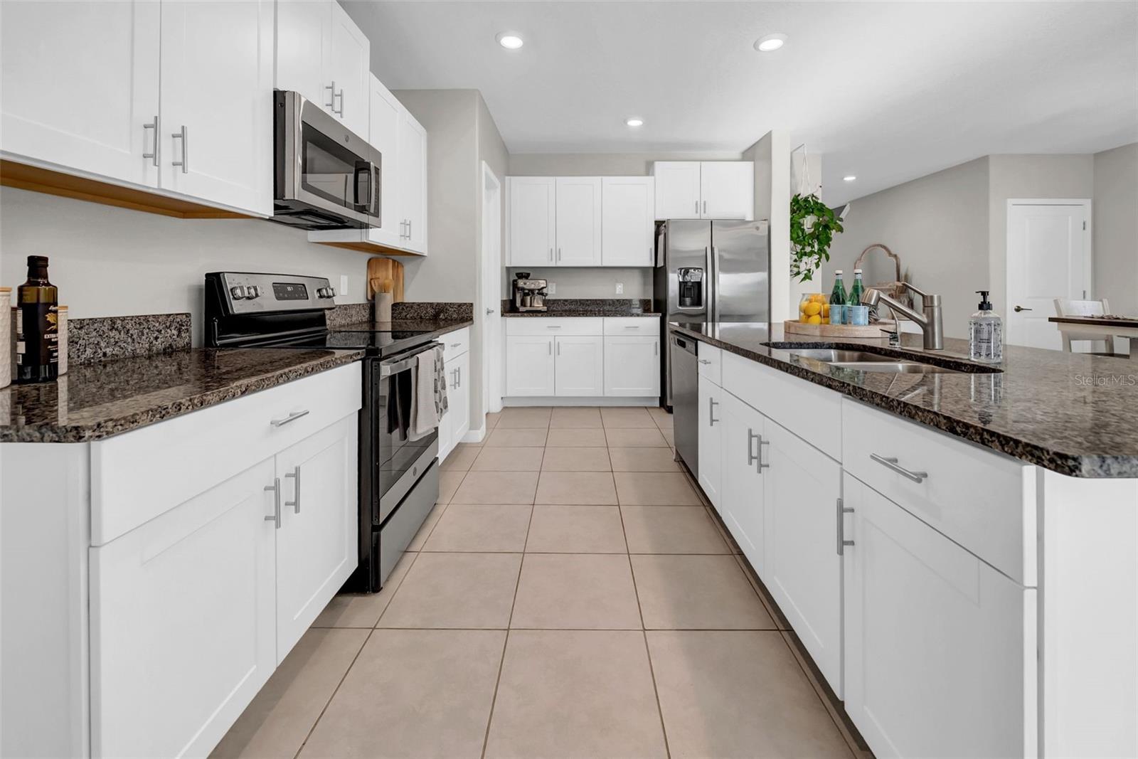 Listing photo id 8 for 31440 Barrel Wave Way