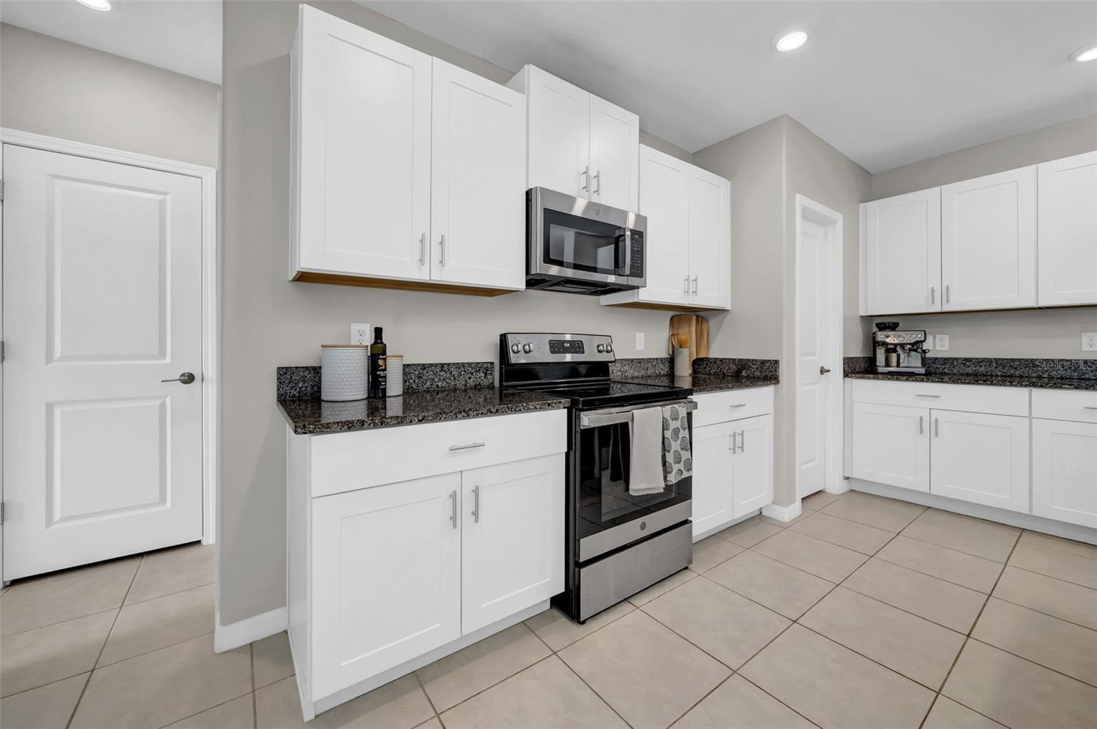 Listing photo id 7 for 31440 Barrel Wave Way