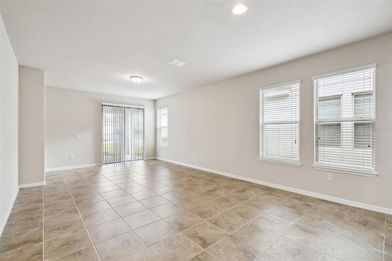 Image 10 of 28 For 8197 Lakeview Crossing Drive