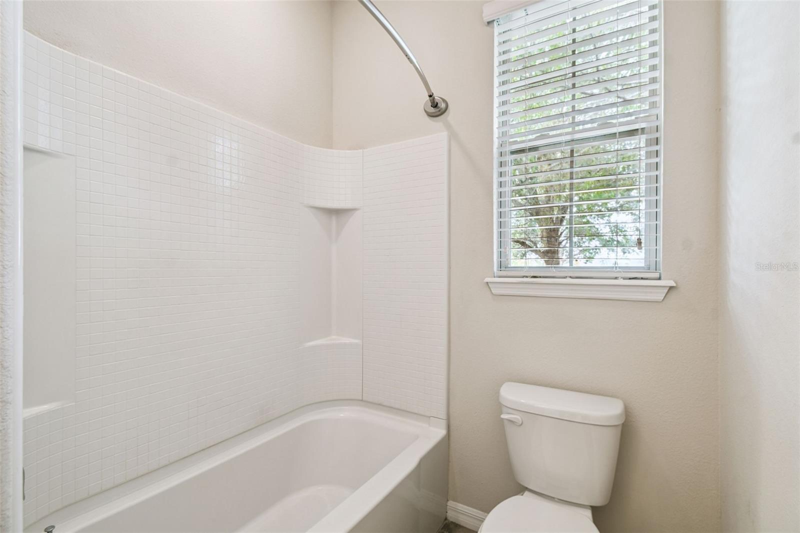 Image 12 of 28 For 8197 Lakeview Crossing Drive