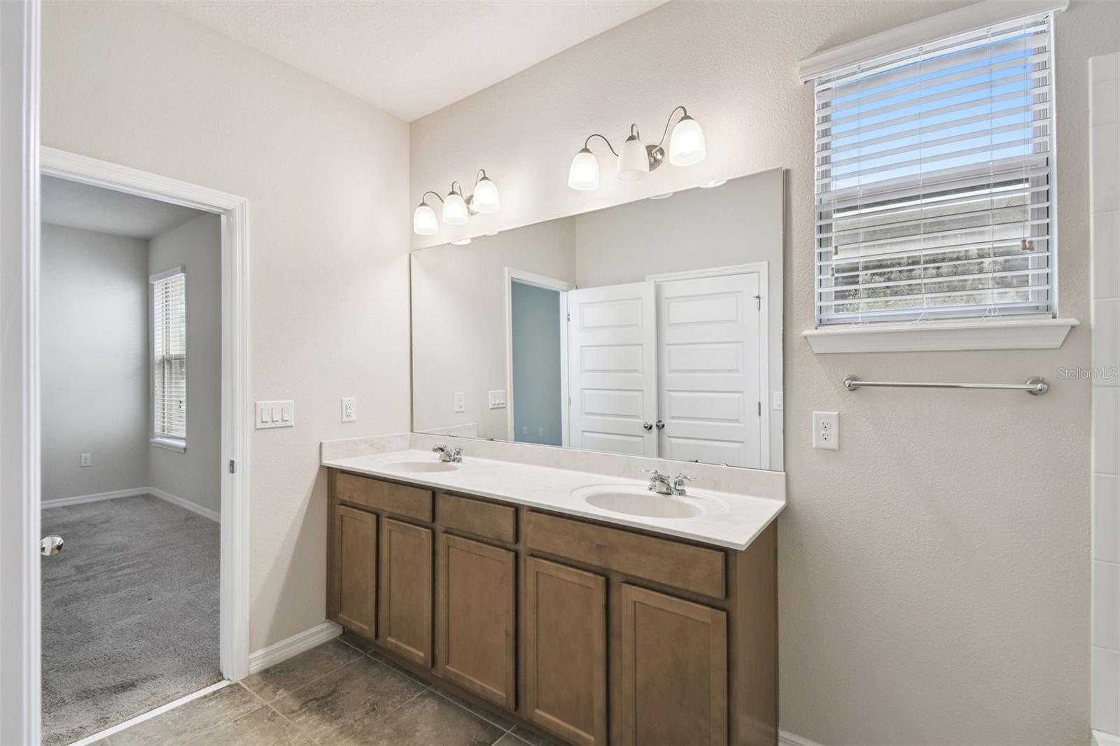 Image 15 of 28 For 8197 Lakeview Crossing Drive