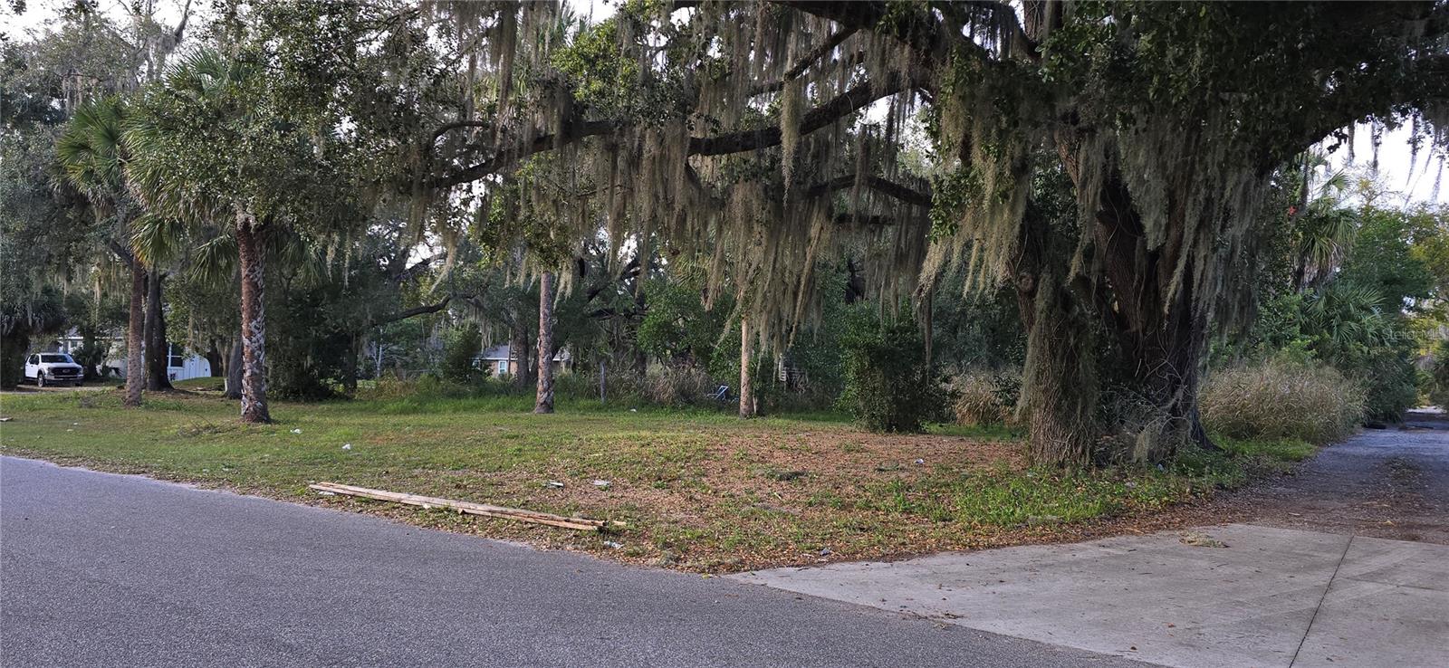 Image 2 of 4 For E 11th Street