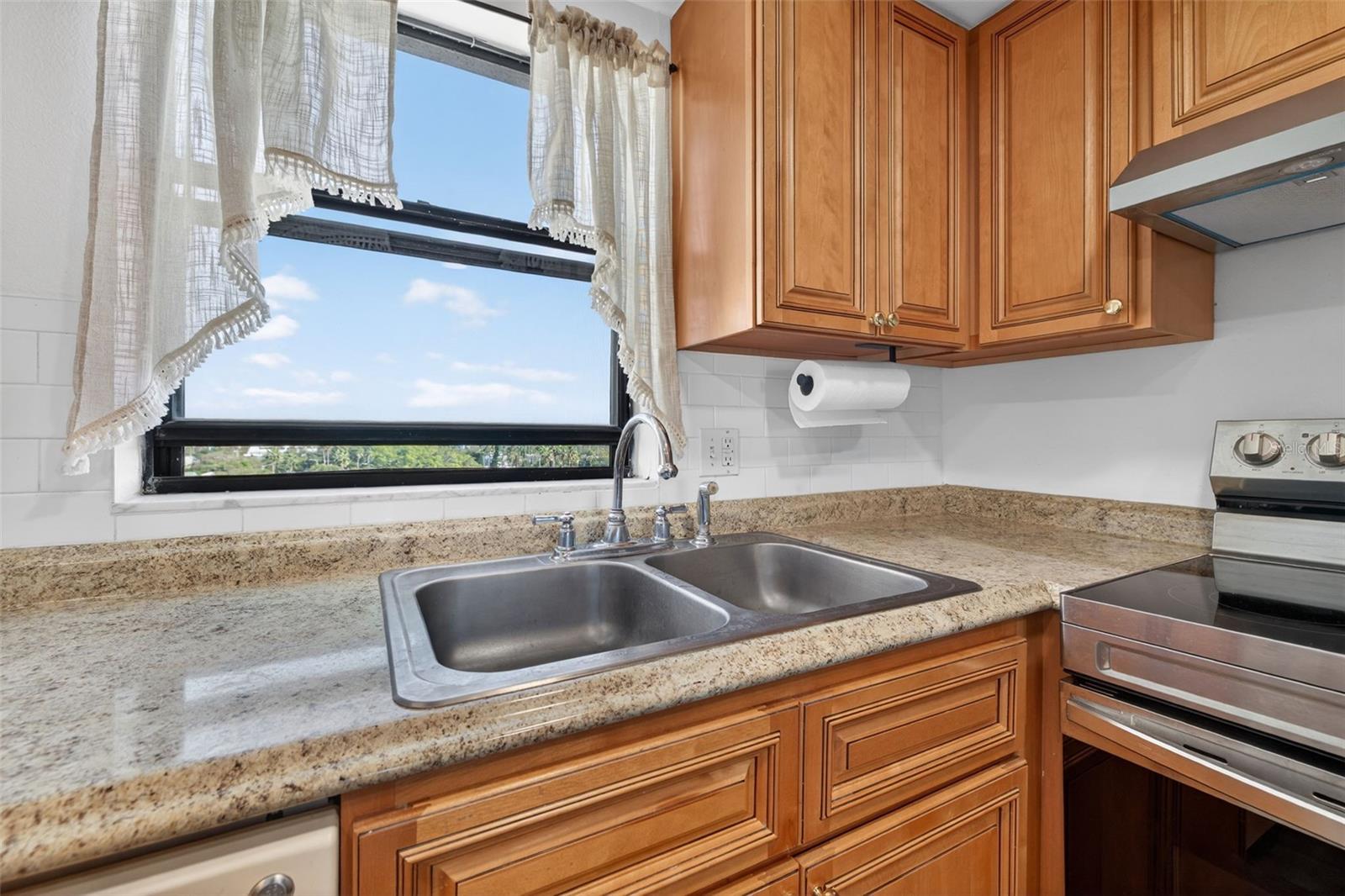 Image 13 of 38 For 7050 Sunset Drive S 601