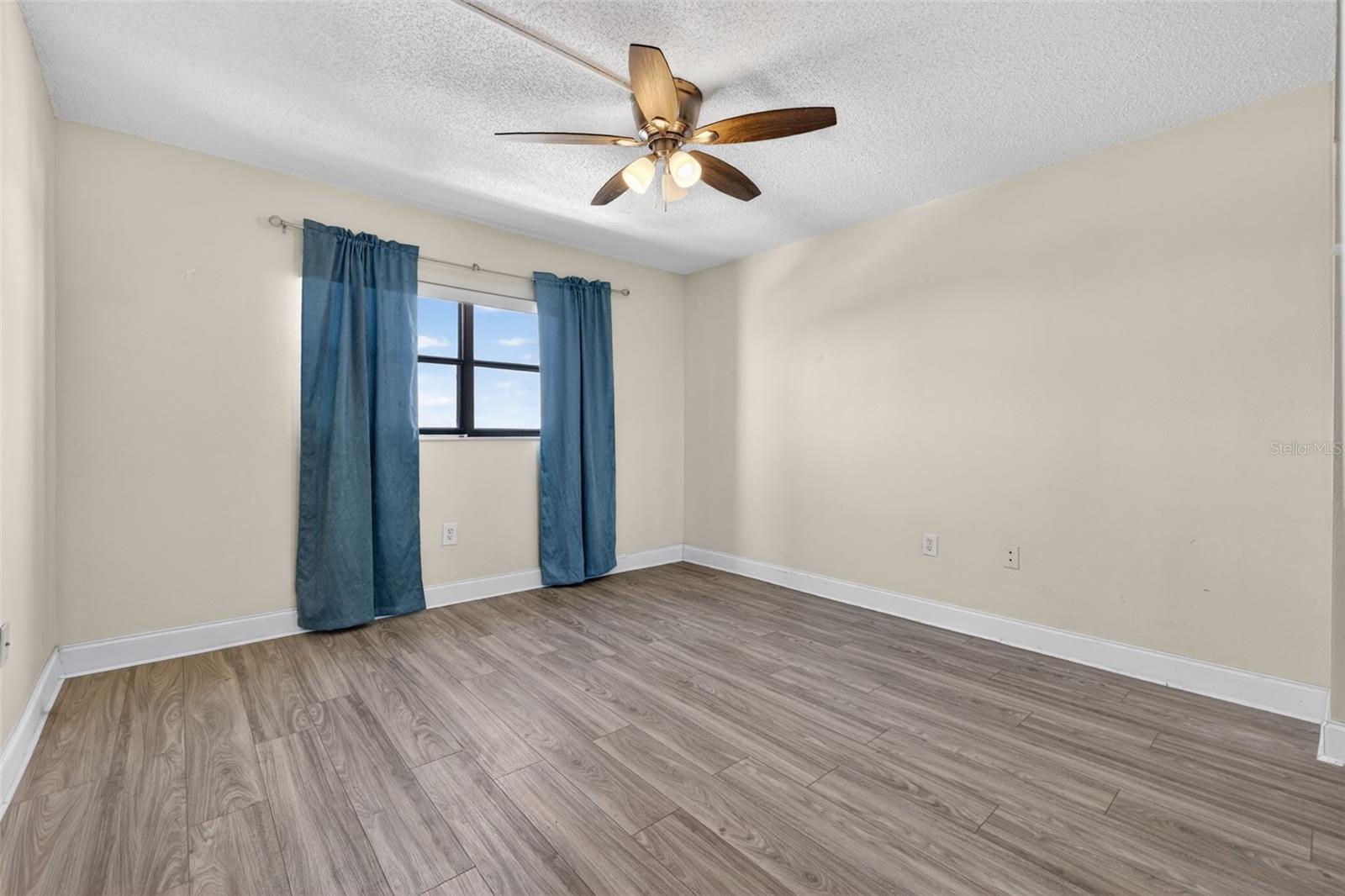 Image 19 of 38 For 7050 Sunset Drive S 601