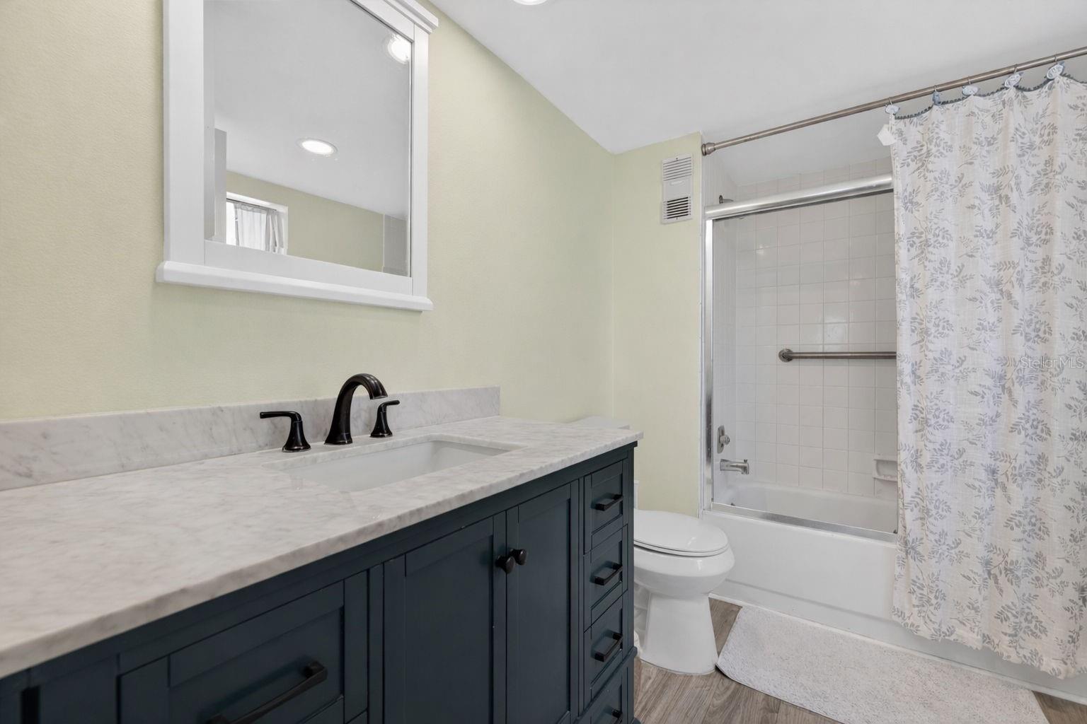 Image 21 of 38 For 7050 Sunset Drive S 601