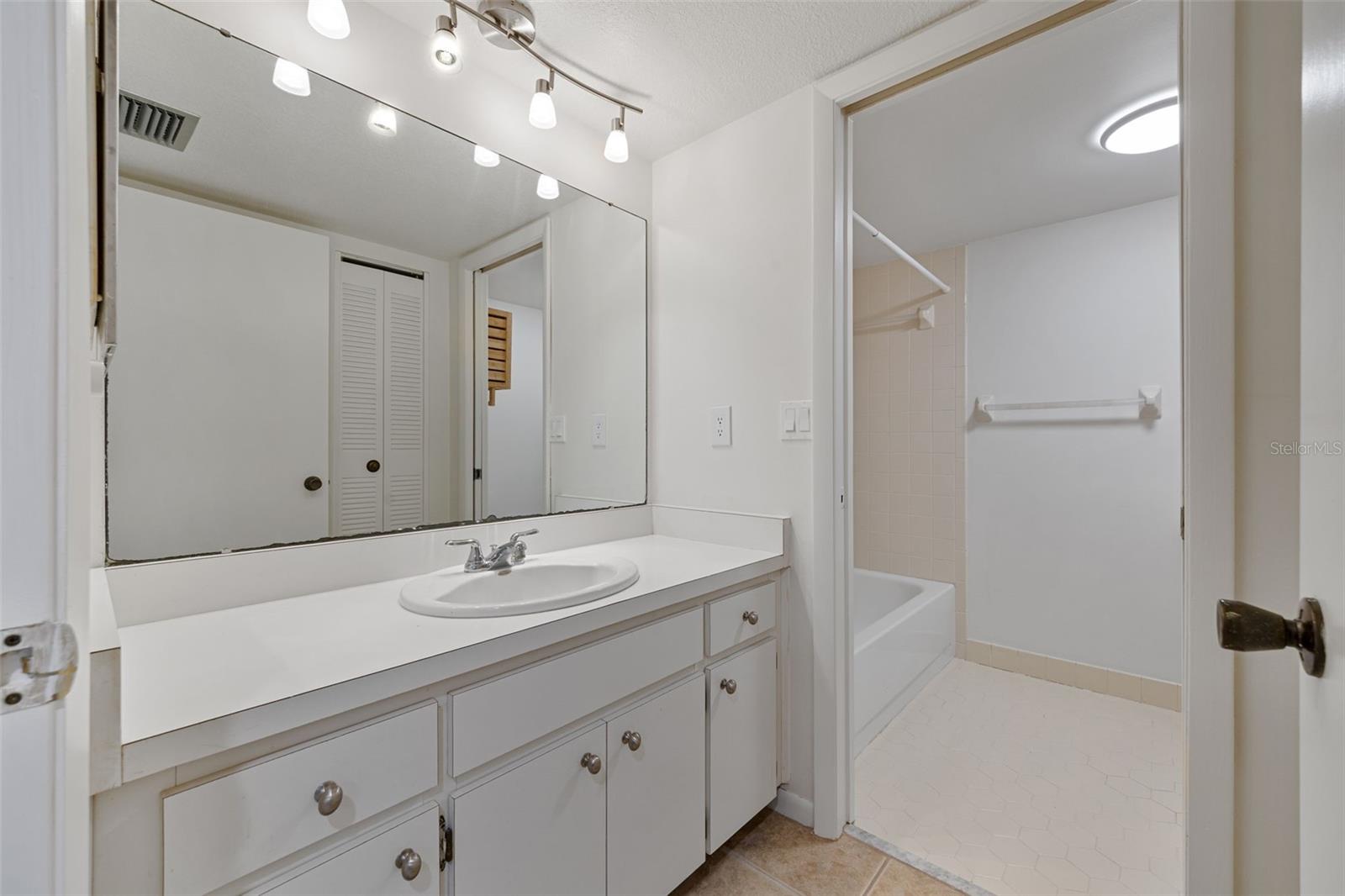 Image 15 of 50 For 700 Starkey Road 312