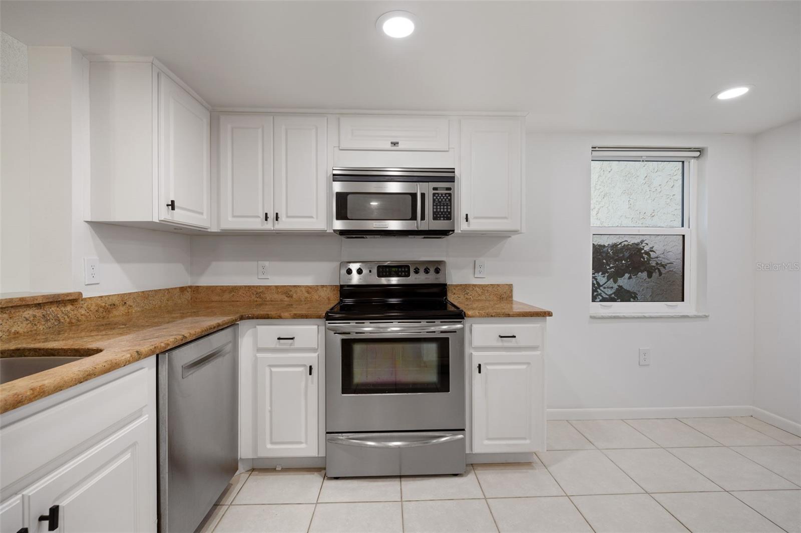 Image 9 of 50 For 700 Starkey Road 312