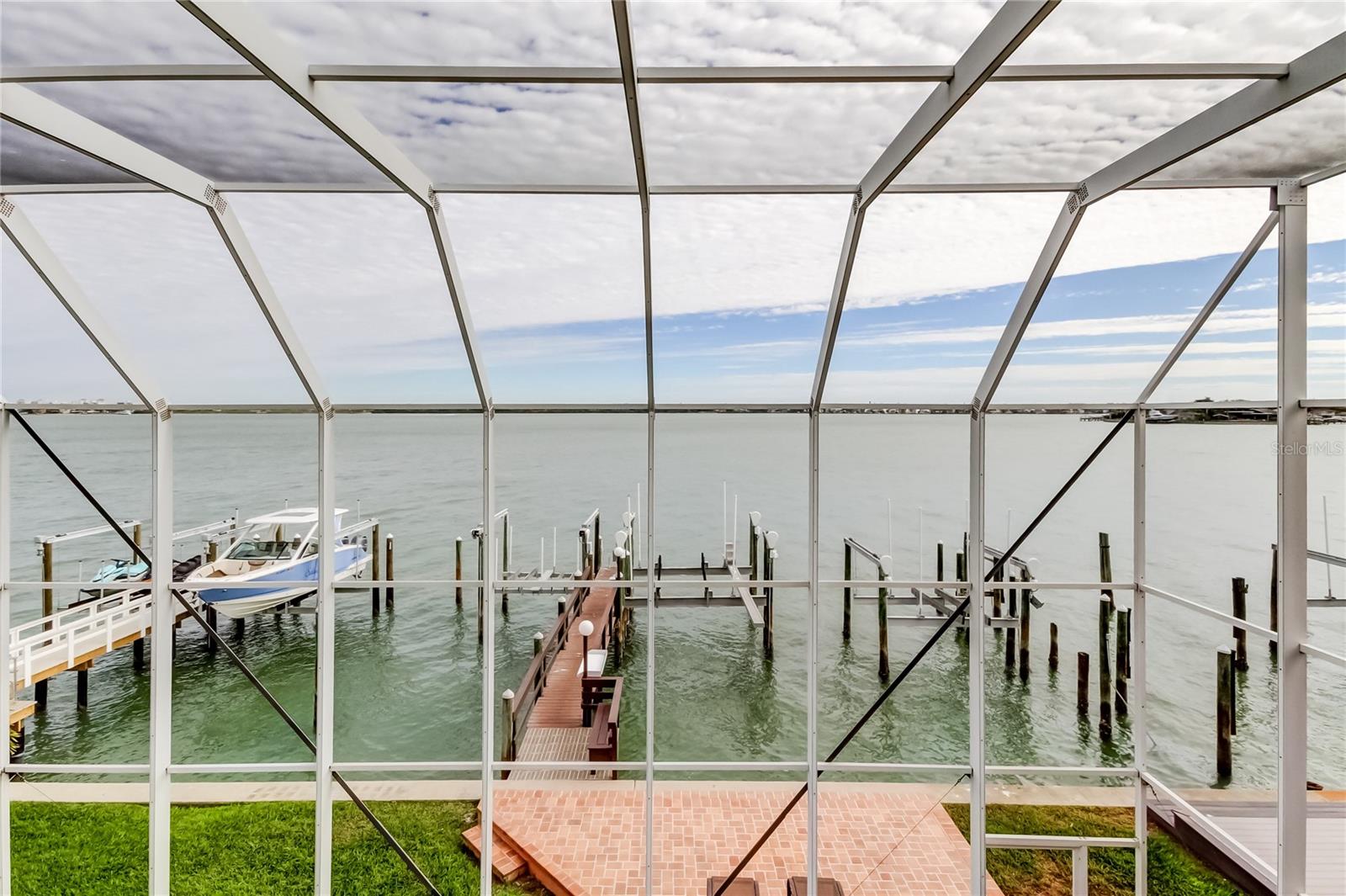 Image 36 of 51 For 218 Sand Key Estates Drive