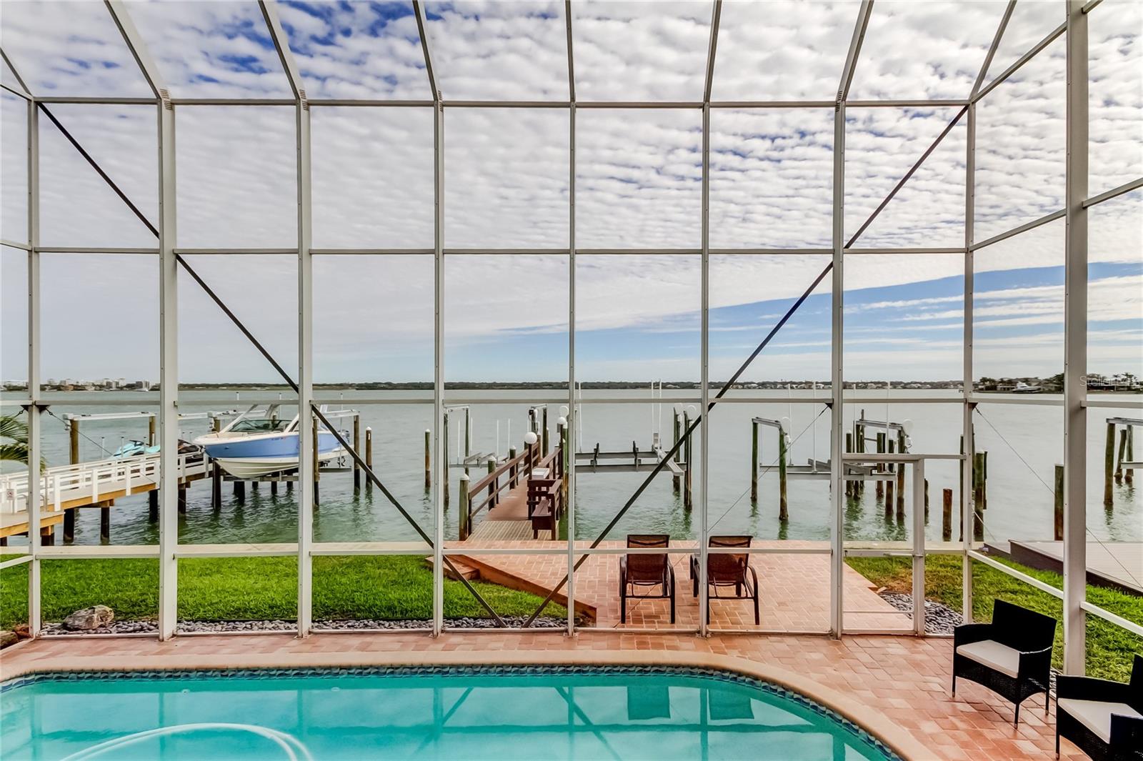 Image 38 of 51 For 218 Sand Key Estates Drive