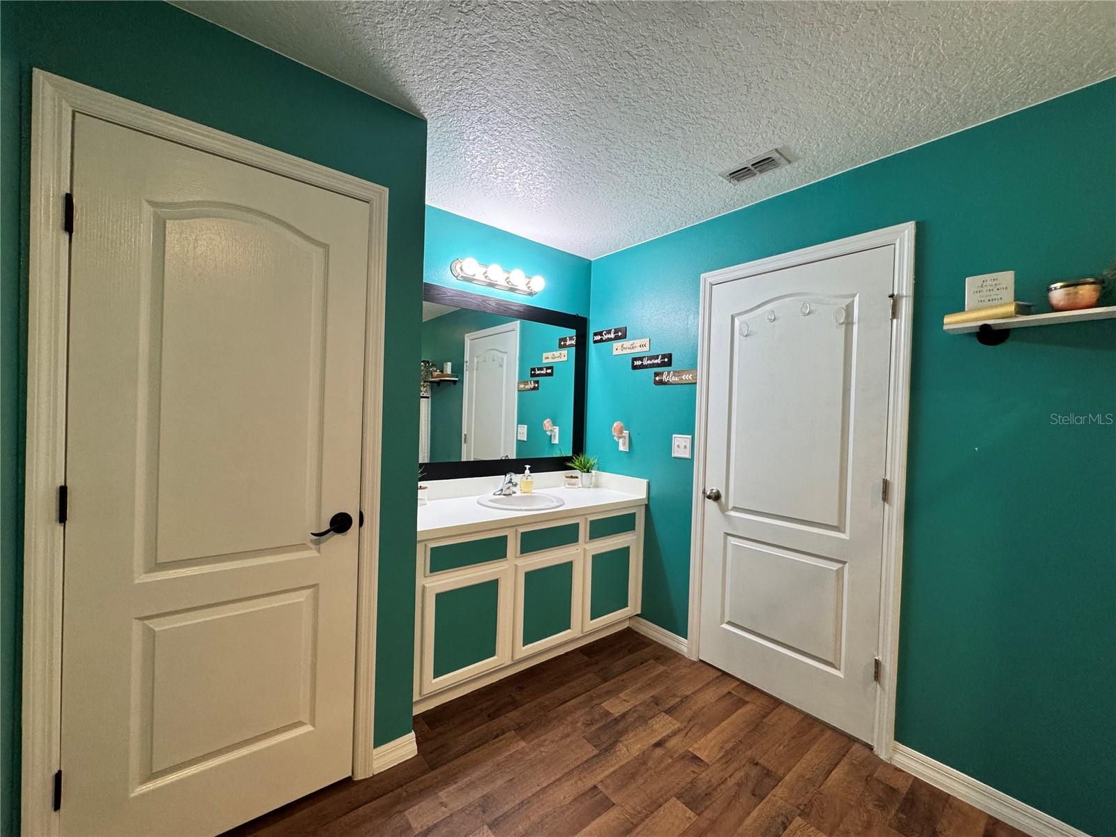 Image 19 of 30 For 921 Wynnmere Walk Avenue