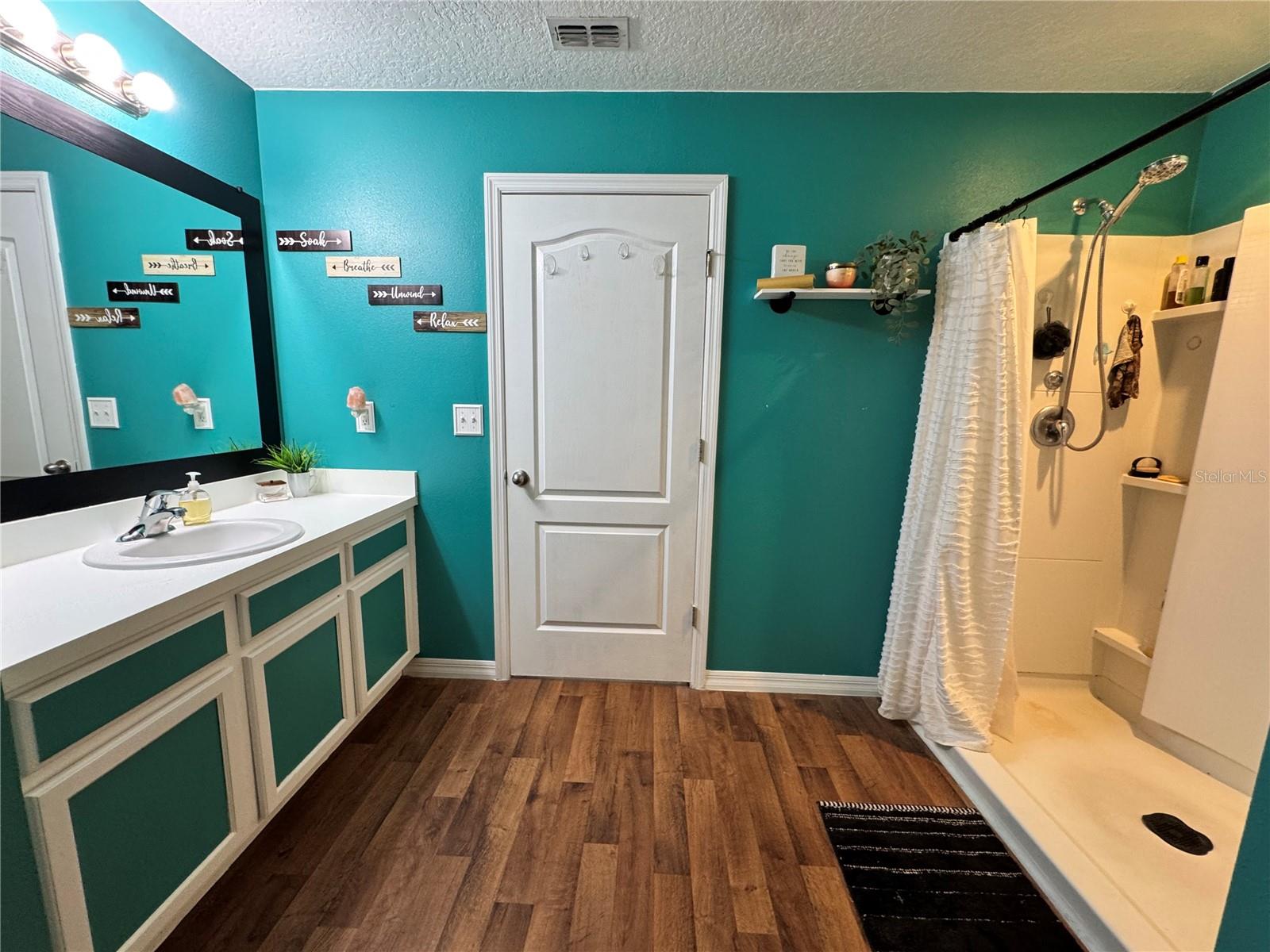 Image 20 of 30 For 921 Wynnmere Walk Avenue