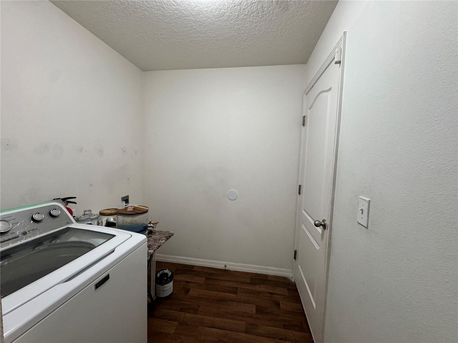 Image 25 of 30 For 921 Wynnmere Walk Avenue