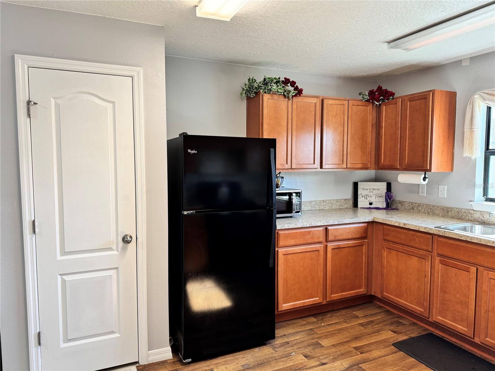 Image 8 of 30 For 921 Wynnmere Walk Avenue