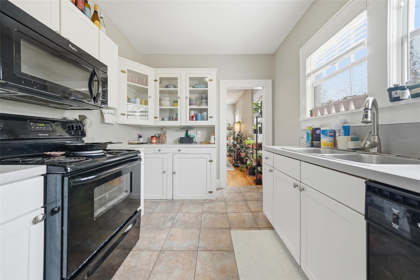 Image 9 of 57 For 8334 Diagonal Road N