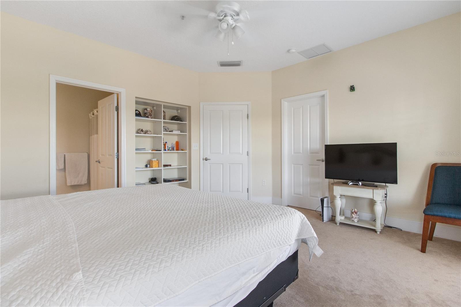 Image 13 of 28 For 300 State Street E 204