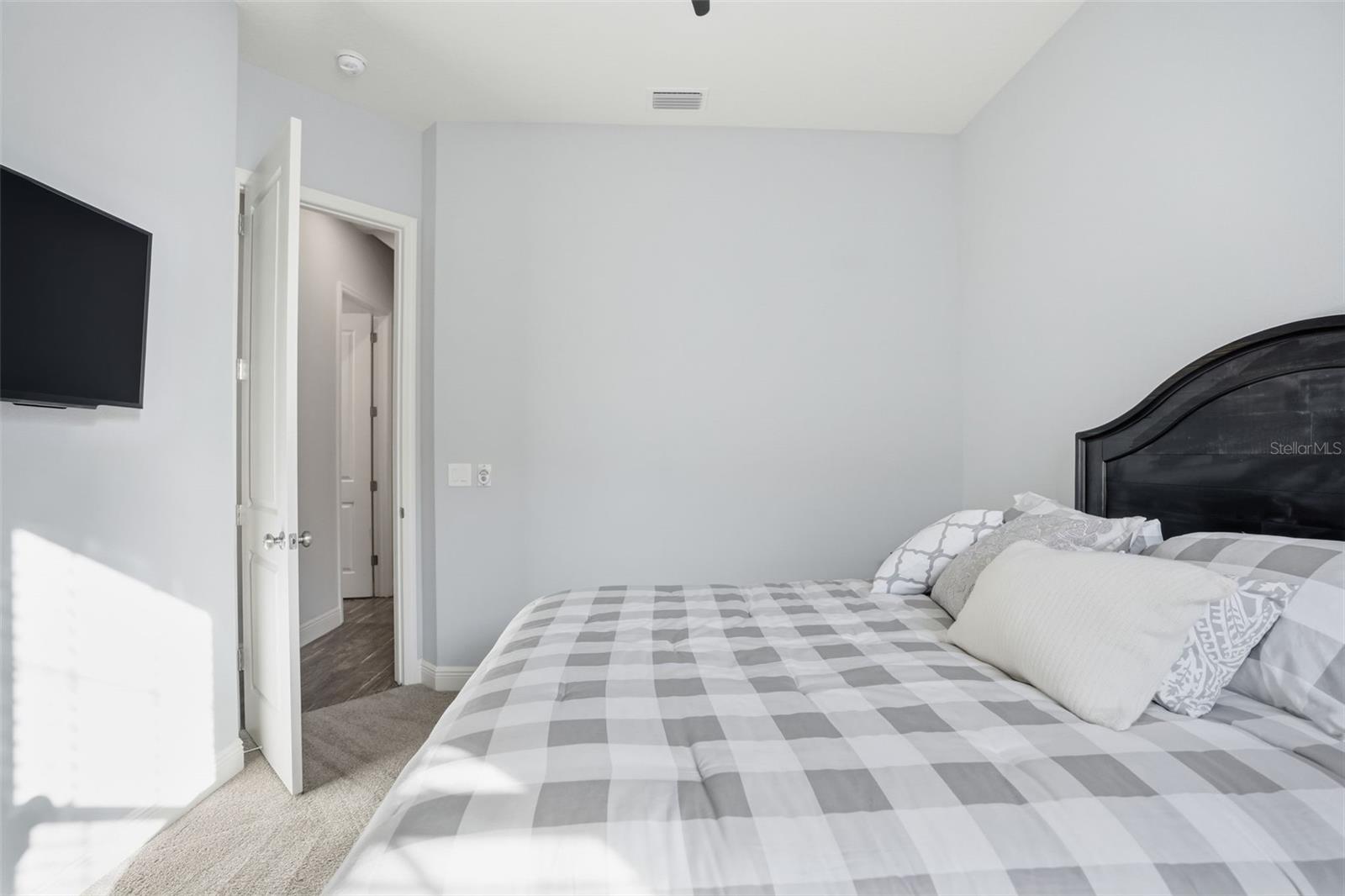 Image 38 of 67 For 31999 Watoga Loop