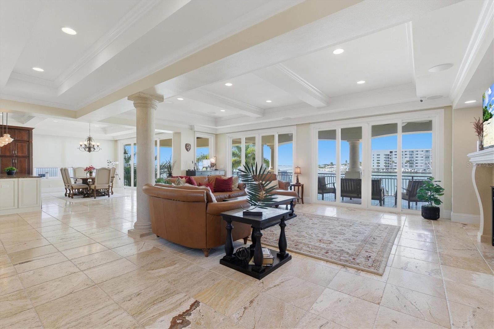 Listing photo id 10 for 2484 Baywood Drive W