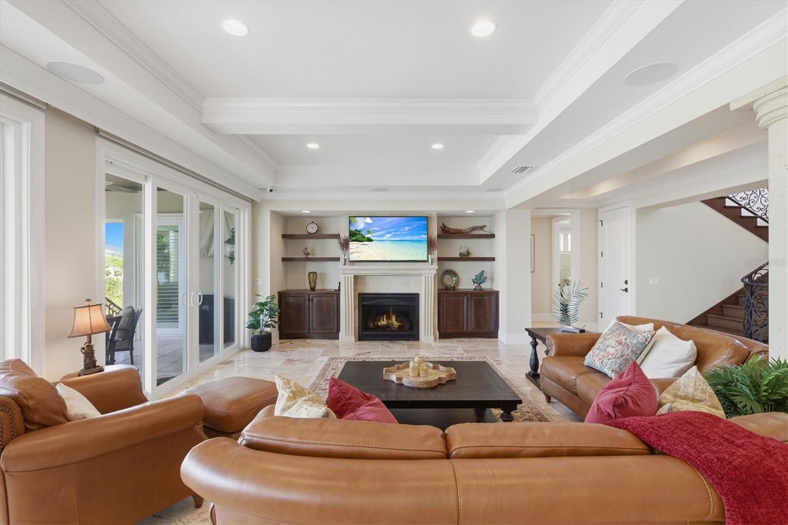 Listing photo id 14 for 2484 Baywood Drive W