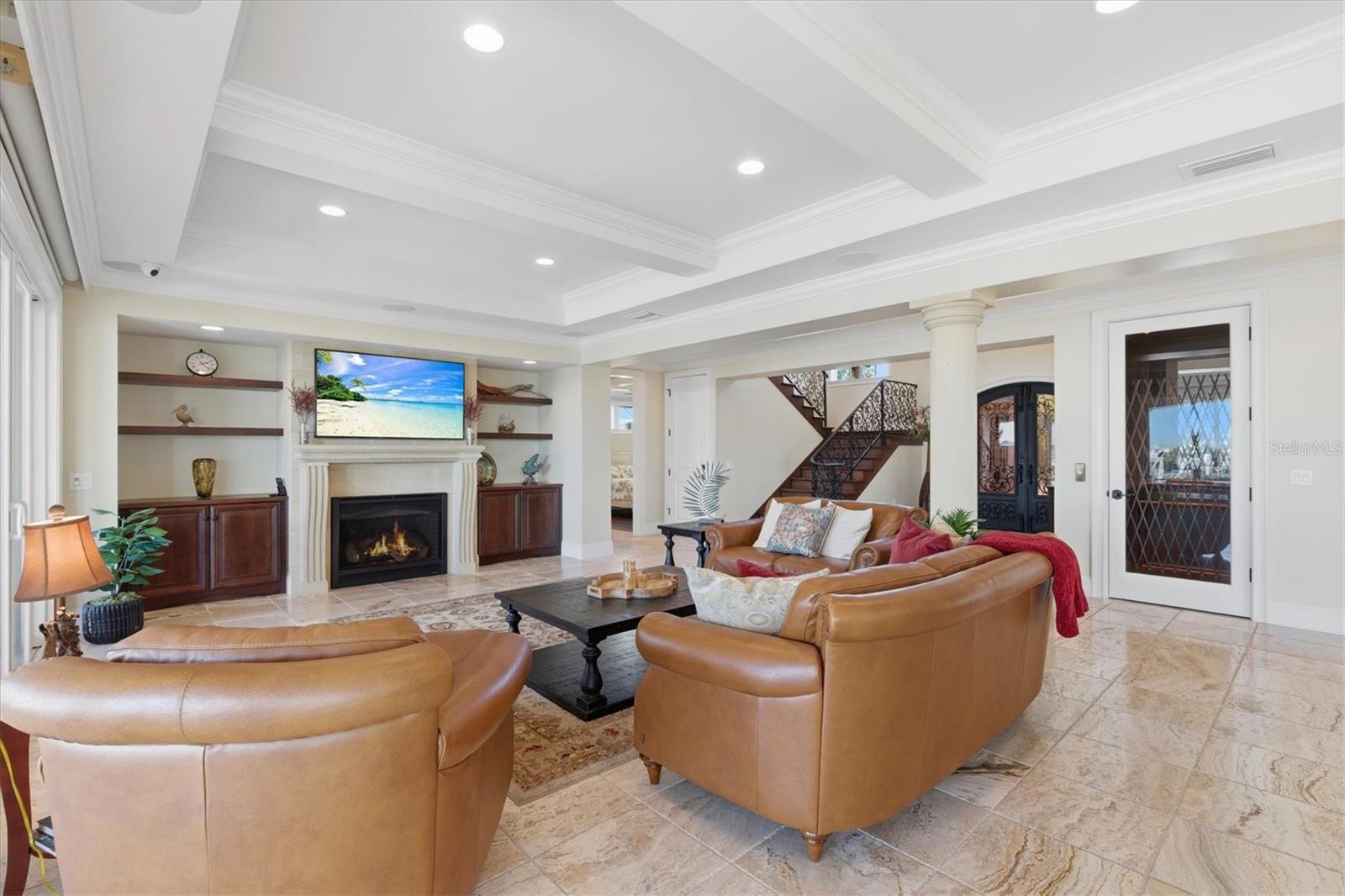 Listing photo id 15 for 2484 Baywood Drive W