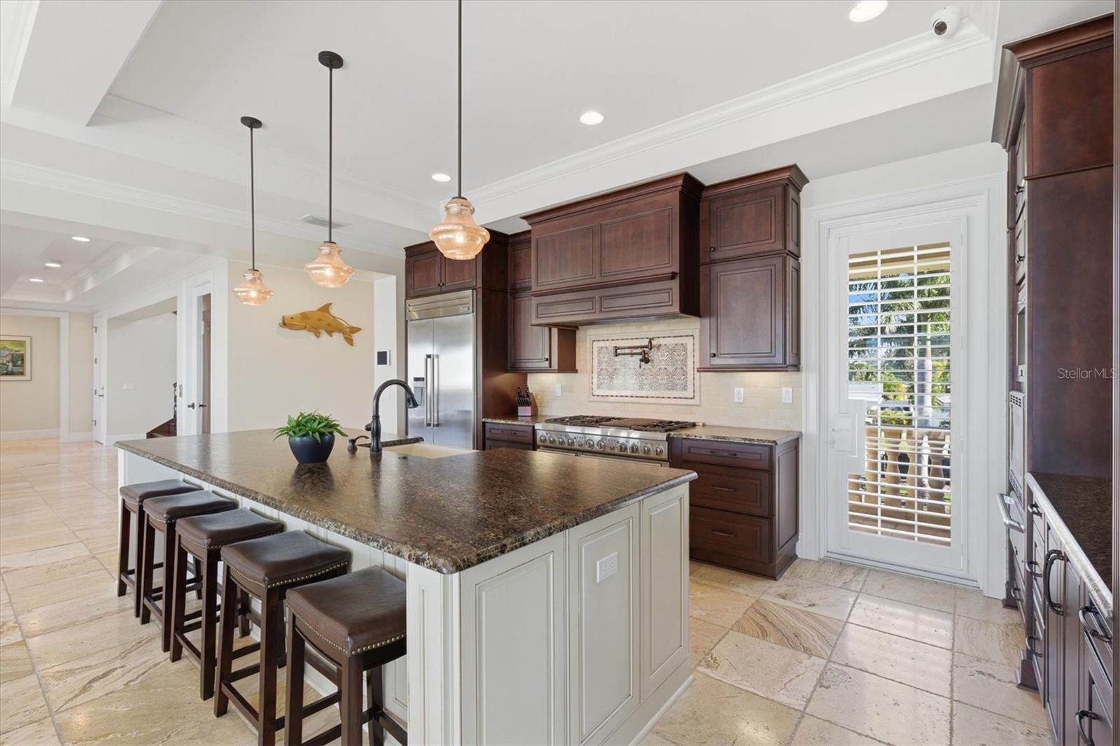 Listing photo id 20 for 2484 Baywood Drive W