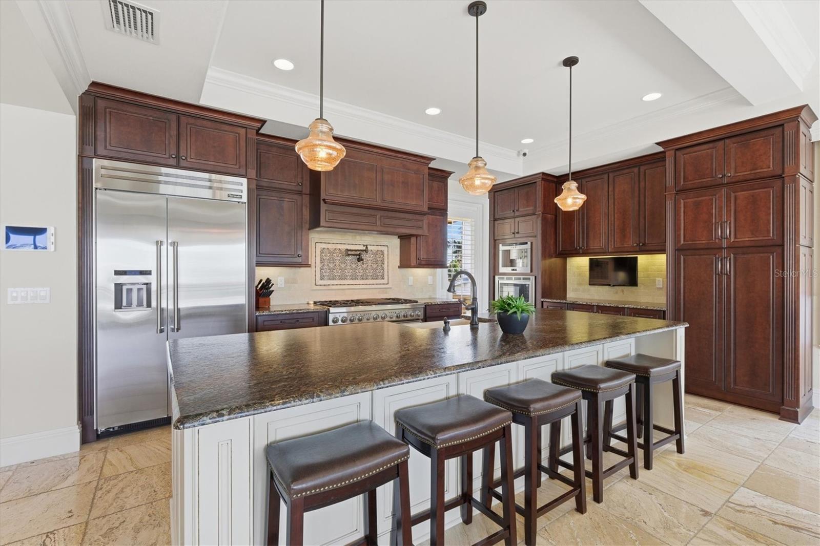 Listing photo id 22 for 2484 Baywood Drive W