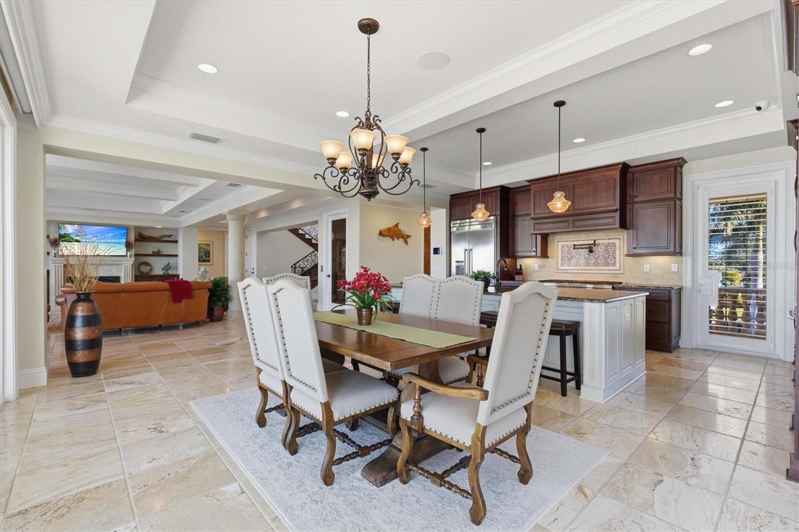 Listing photo id 27 for 2484 Baywood Drive W