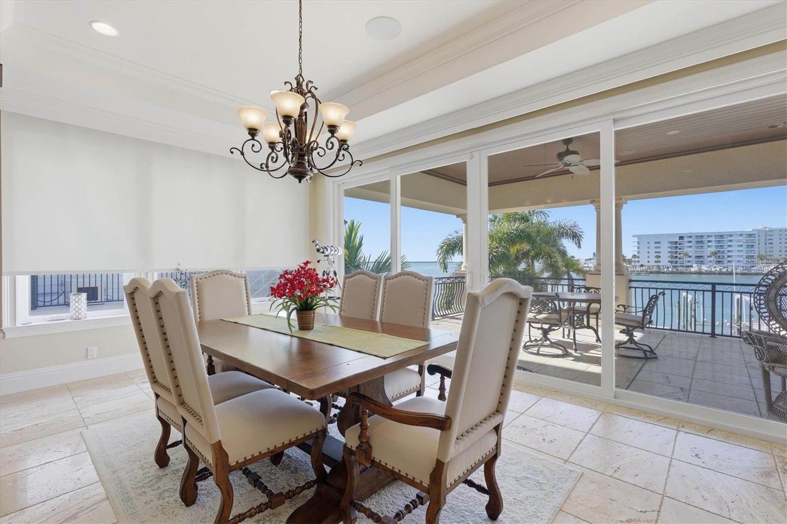 Listing photo id 30 for 2484 Baywood Drive W