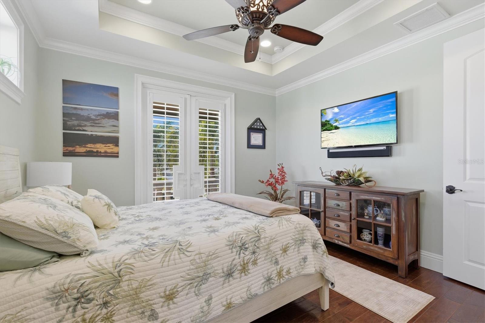 Listing photo id 35 for 2484 Baywood Drive W