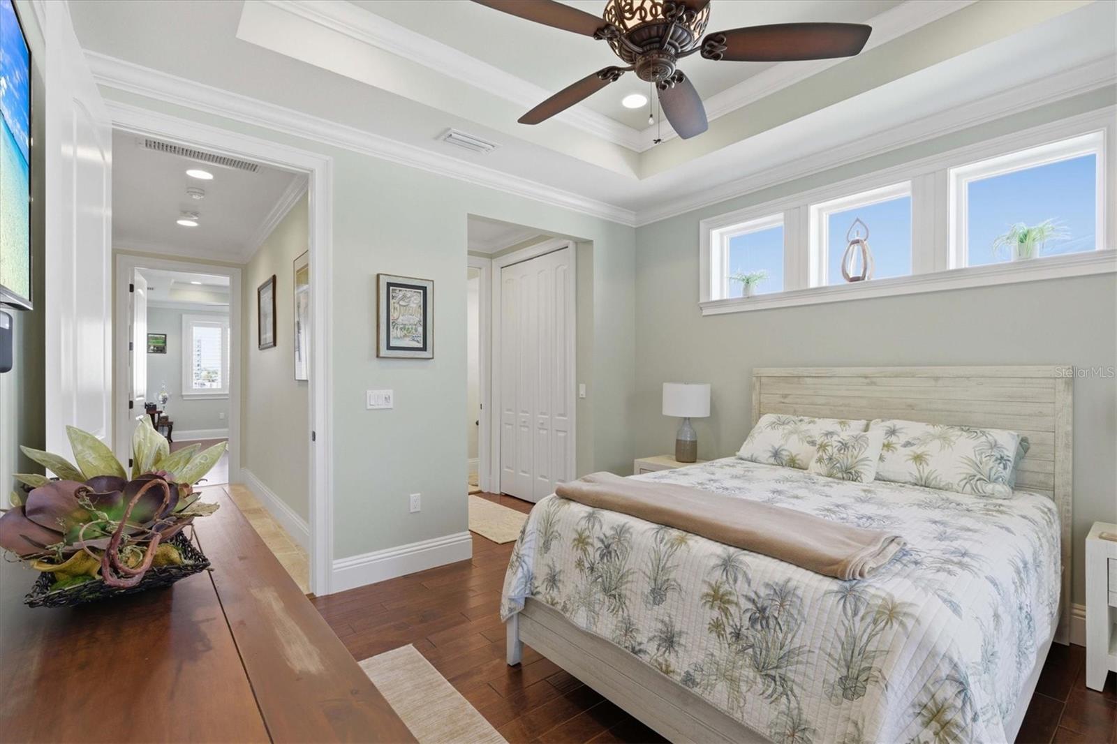 Listing photo id 36 for 2484 Baywood Drive W