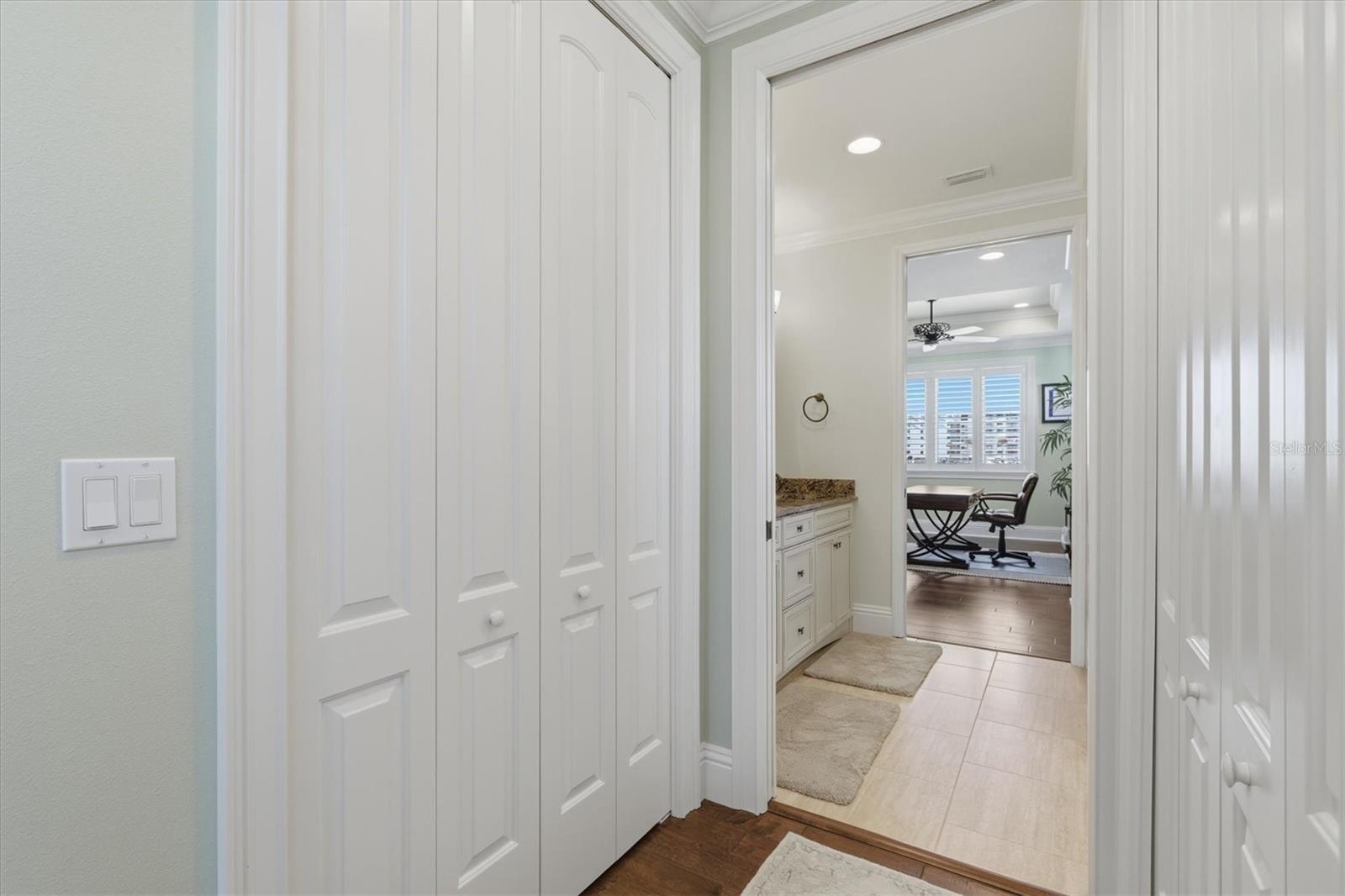 Listing photo id 37 for 2484 Baywood Drive W