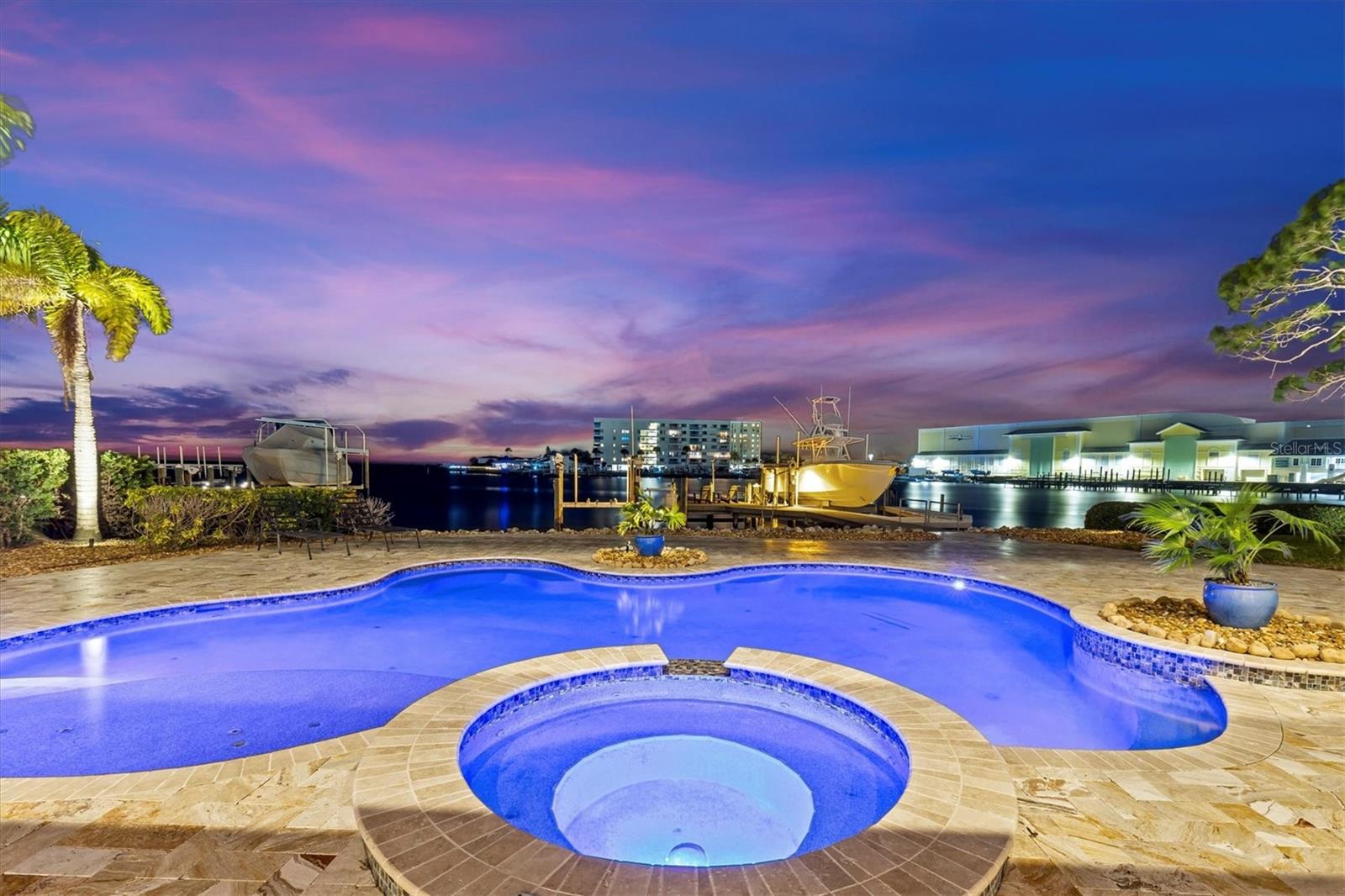 Listing photo id 2 for 2484 Baywood Drive W