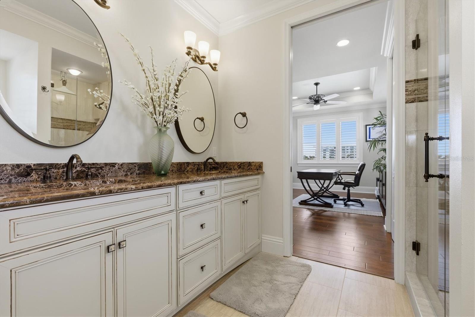 Listing photo id 38 for 2484 Baywood Drive W