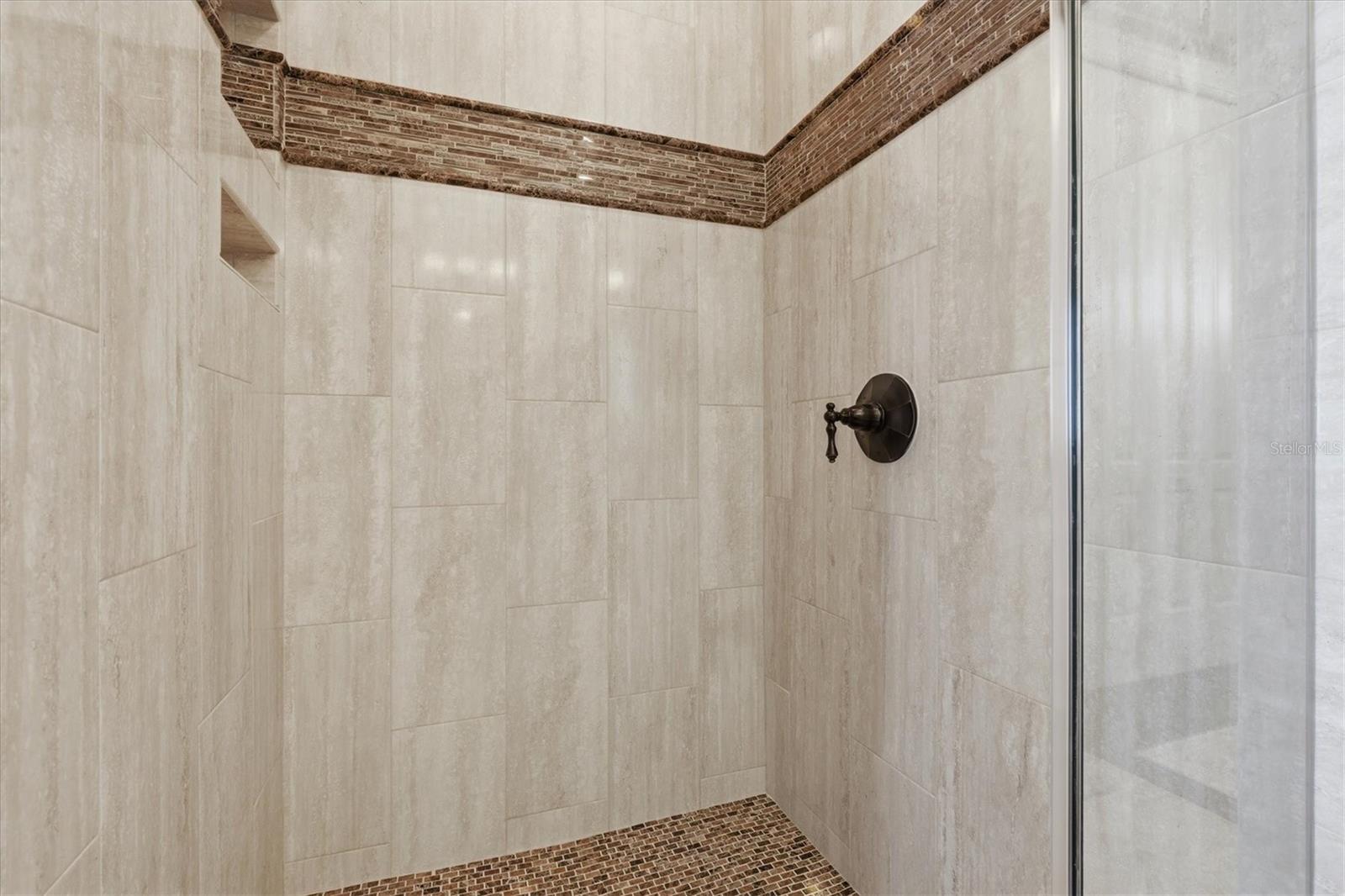 Listing photo id 41 for 2484 Baywood Drive W