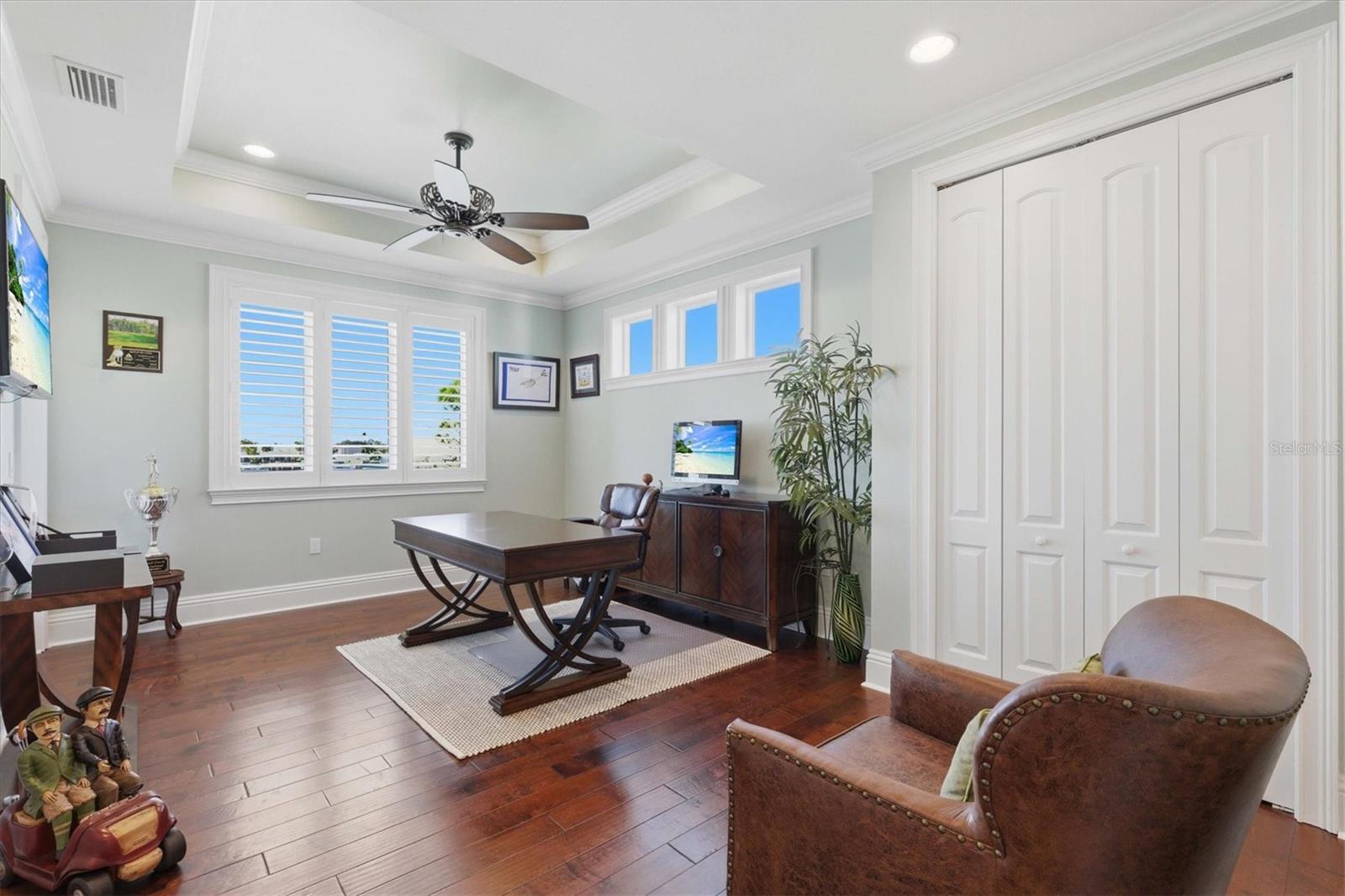 Listing photo id 42 for 2484 Baywood Drive W