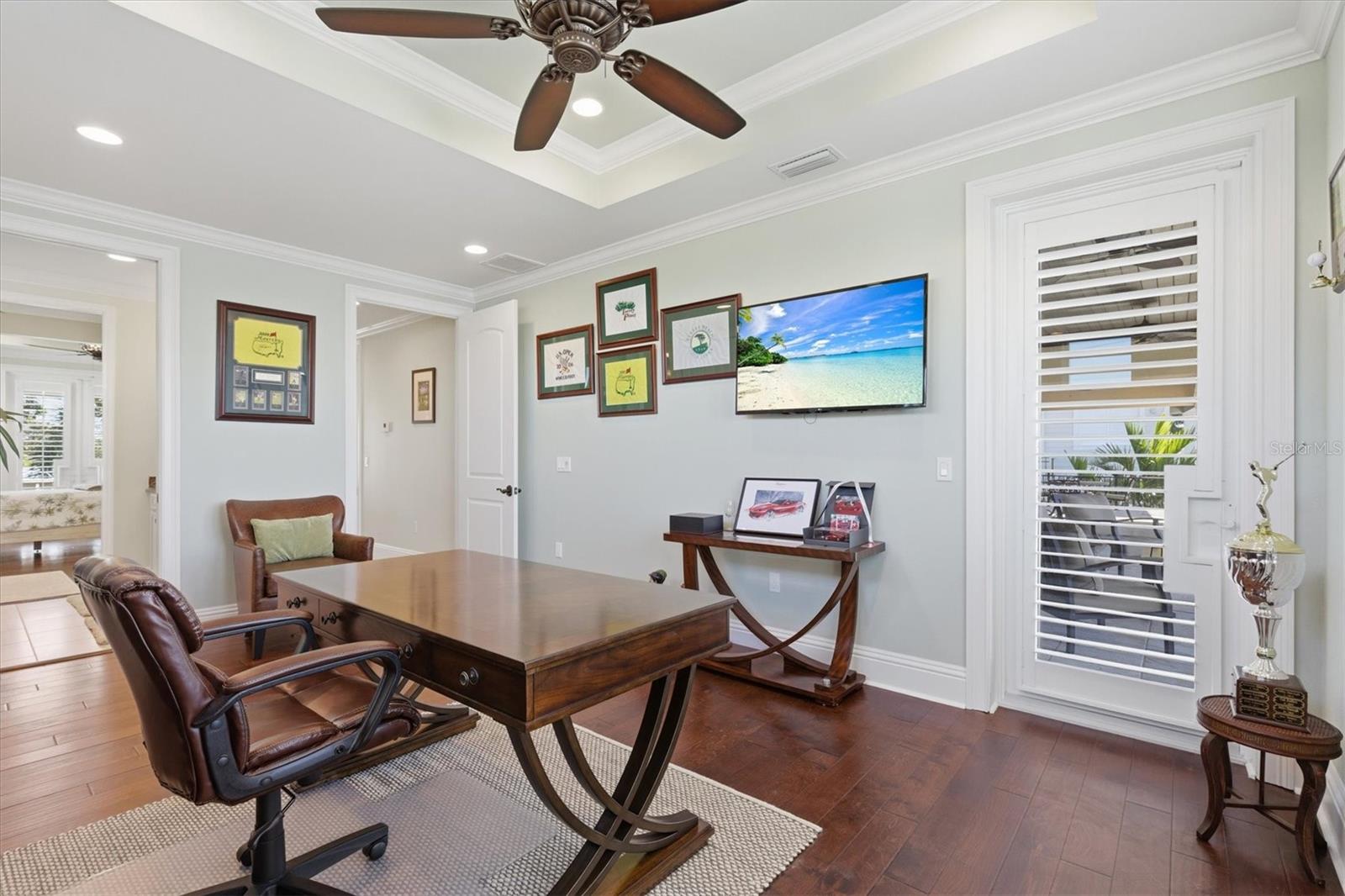 Listing photo id 43 for 2484 Baywood Drive W