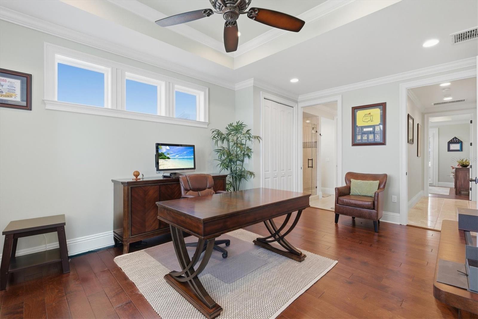 Listing photo id 44 for 2484 Baywood Drive W