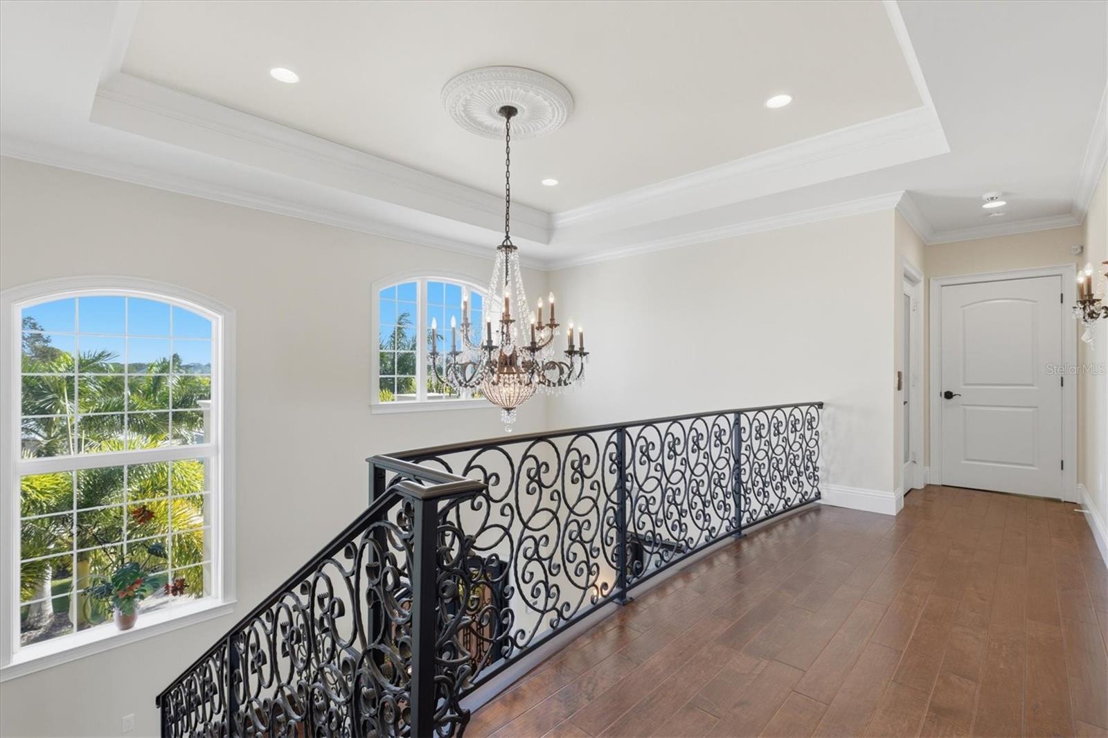 Listing photo id 46 for 2484 Baywood Drive W