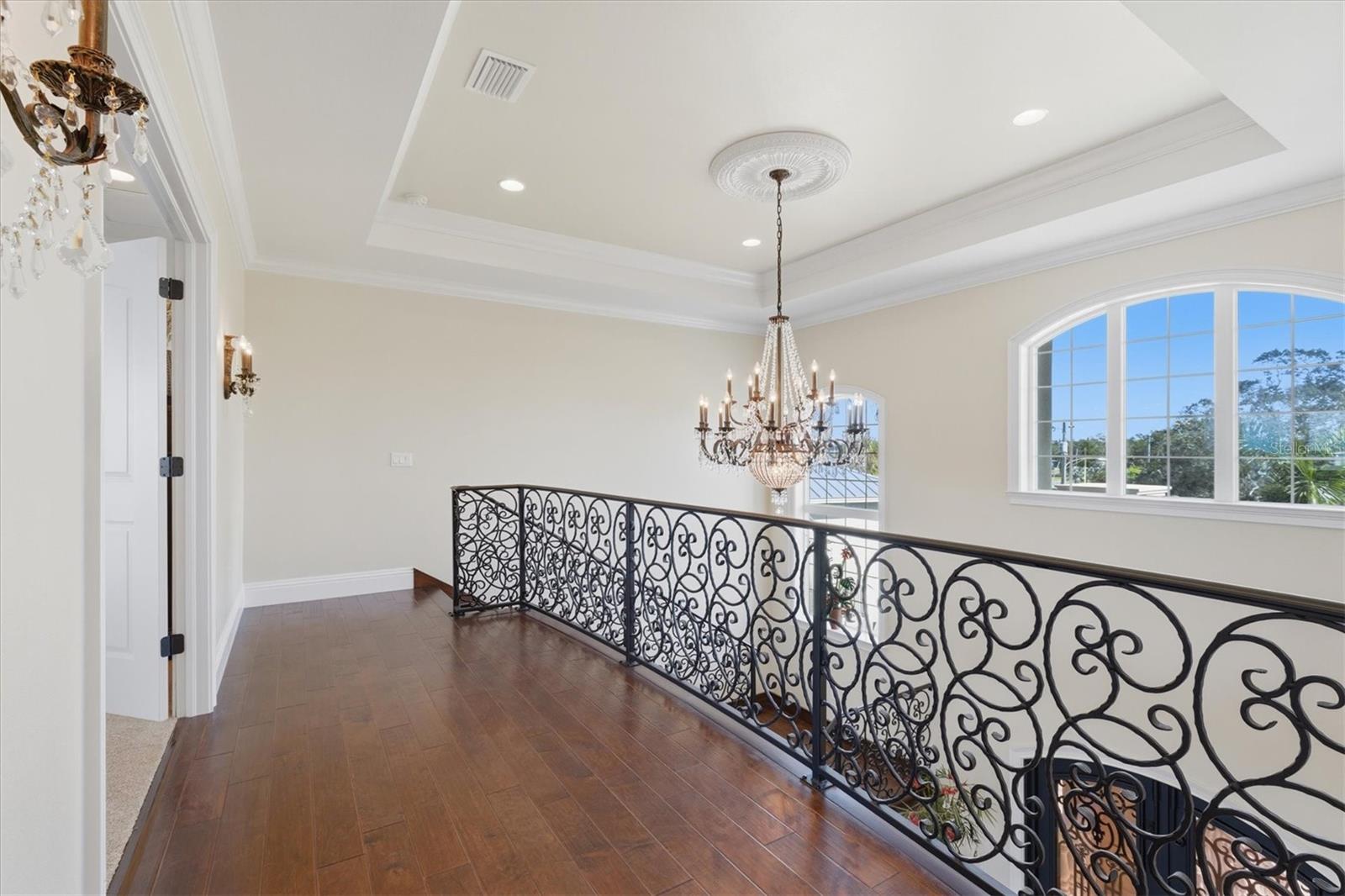 Listing photo id 47 for 2484 Baywood Drive W