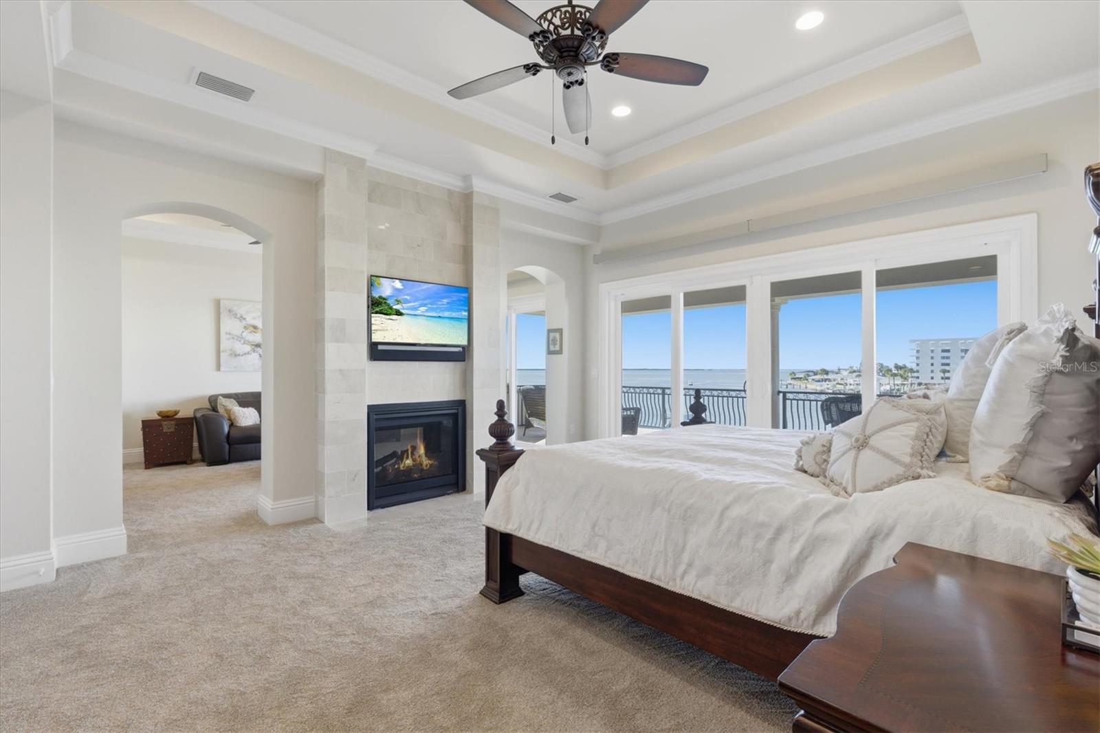 Listing photo id 51 for 2484 Baywood Drive W