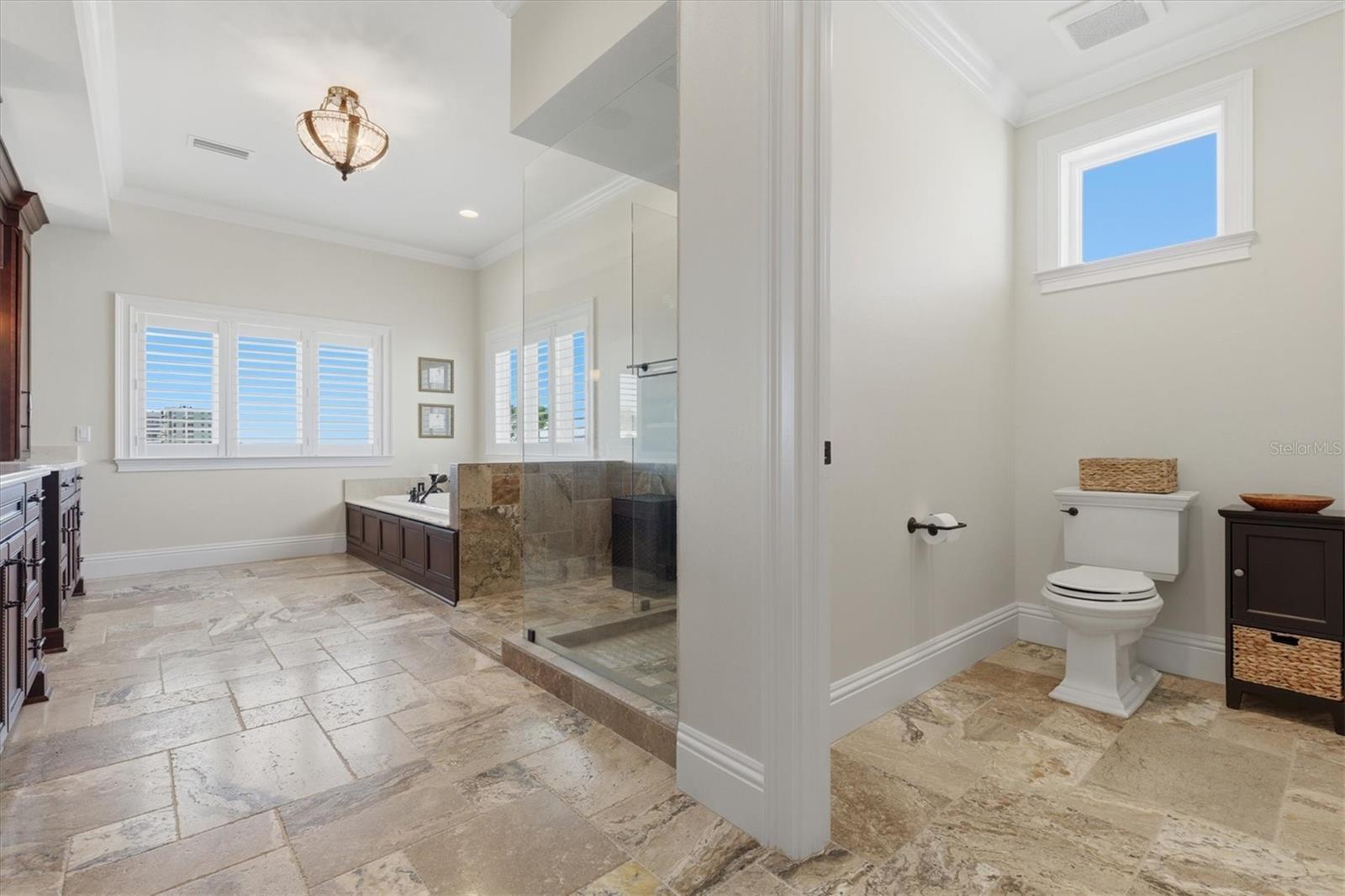 Listing photo id 58 for 2484 Baywood Drive W