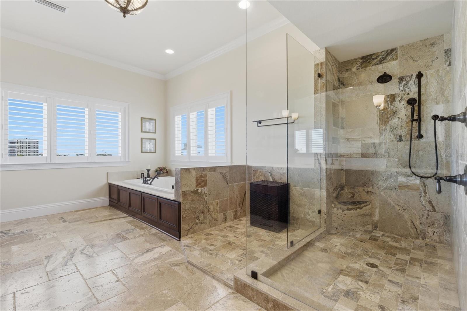 Listing photo id 61 for 2484 Baywood Drive W