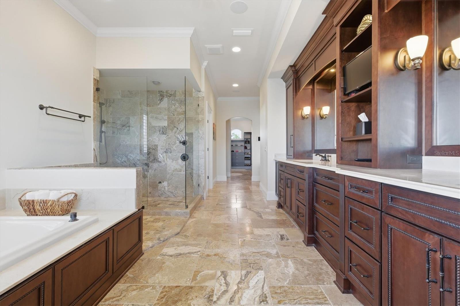 Listing photo id 63 for 2484 Baywood Drive W